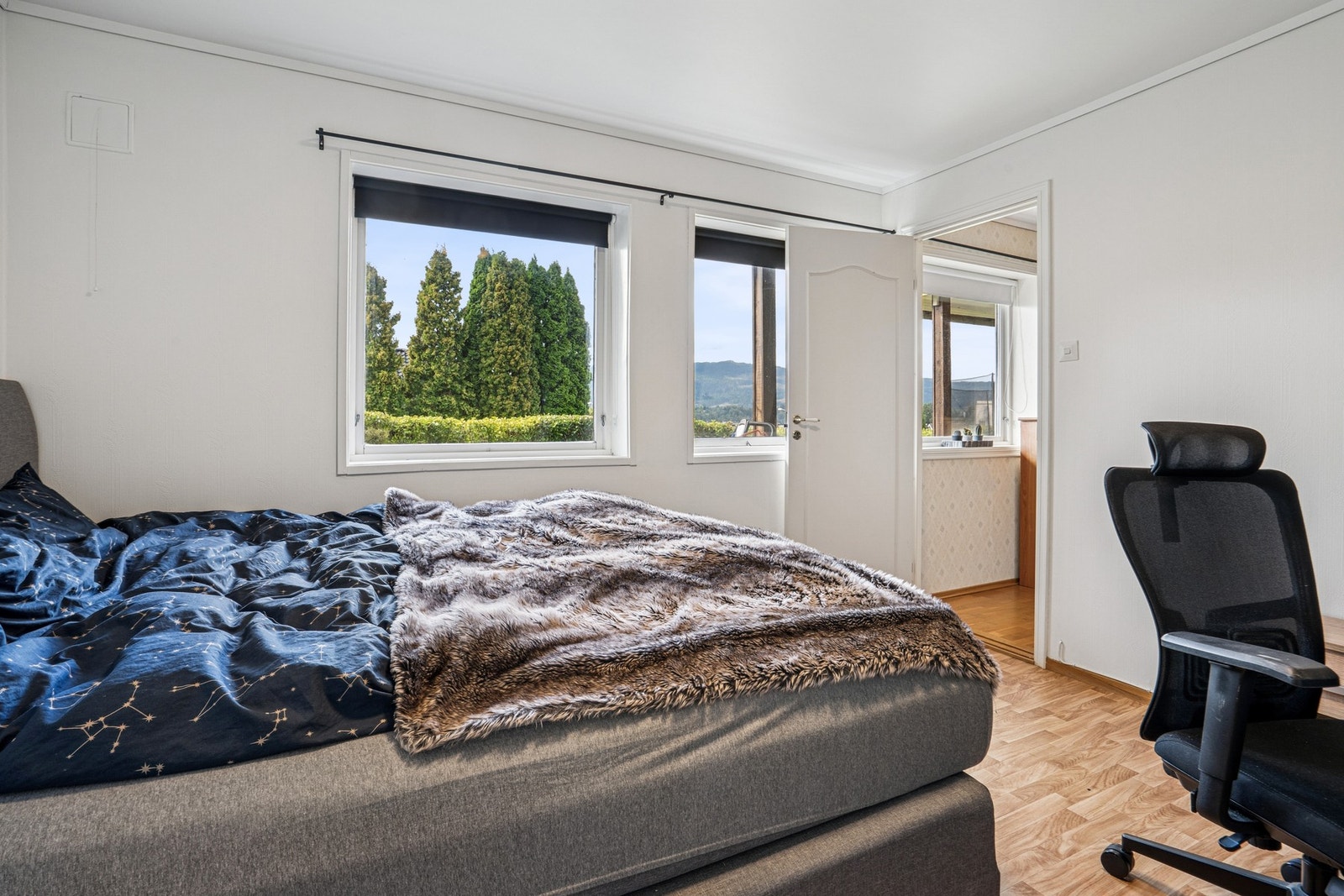 Soverommet i hybelen har også godt lysinslipp til tross for at det er i underetasjen. Galleribilde