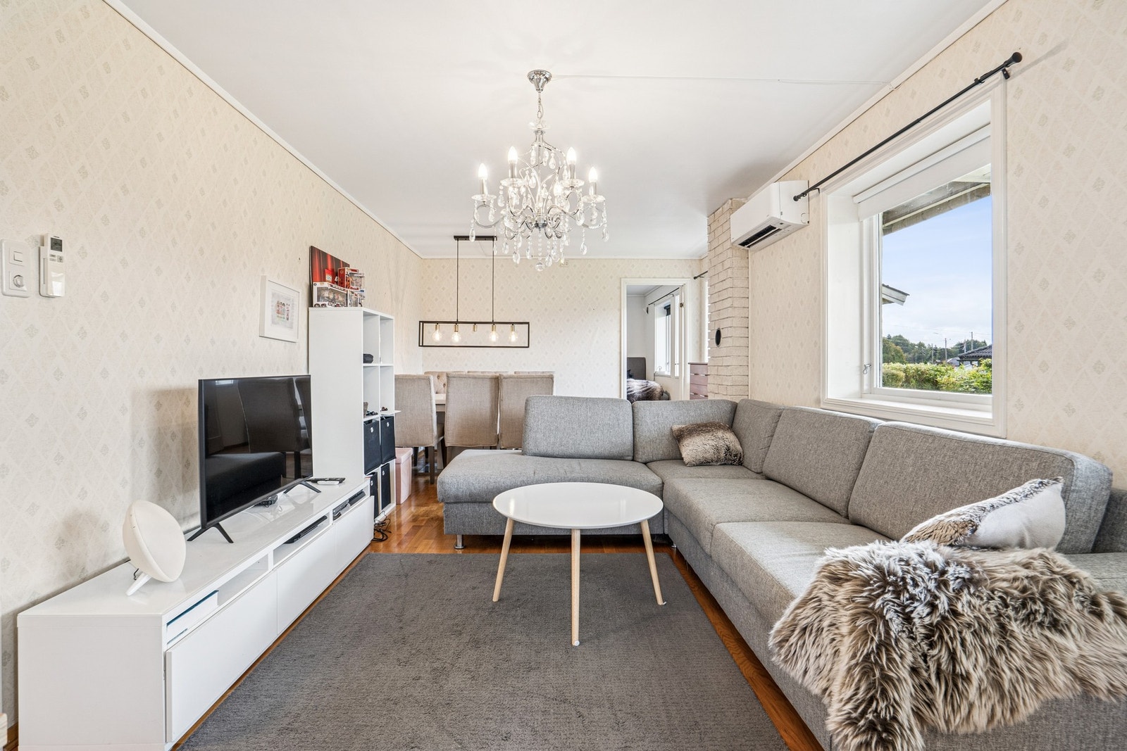 Utleiedel: stue Galleribilde