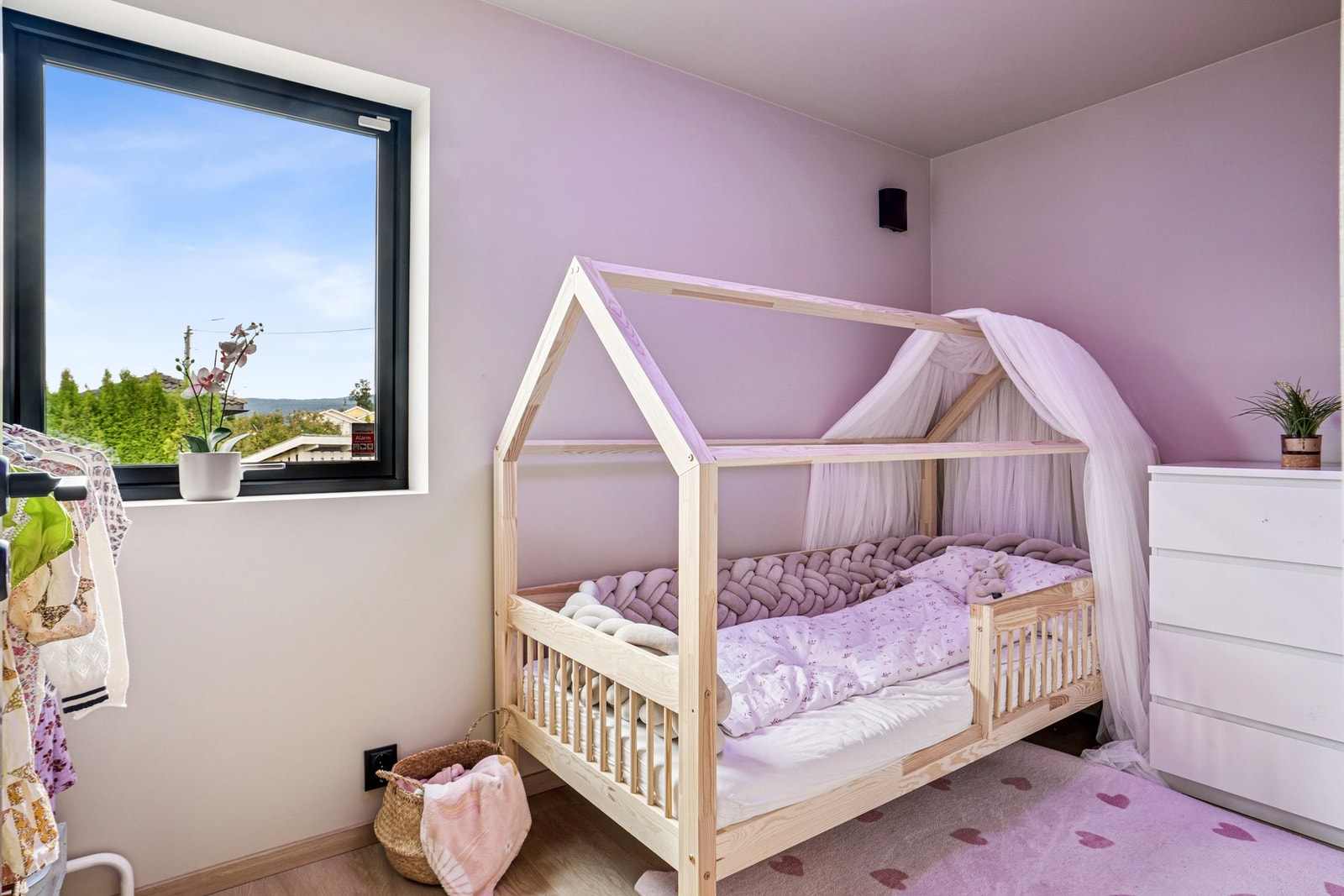Dette soverommet passer perfekt som barnerom, gjesterom eller kontor, alt etterbehov. Galleribilde