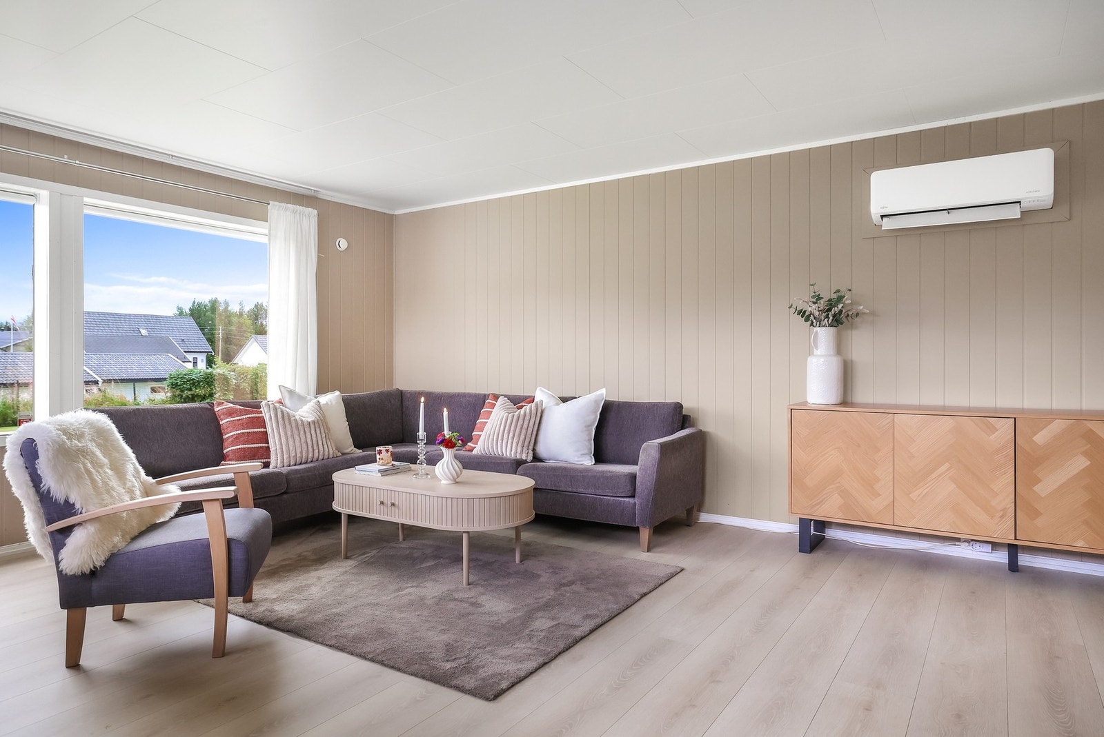 Overflatene er malt i et moderne fargevalg. Galleribilde