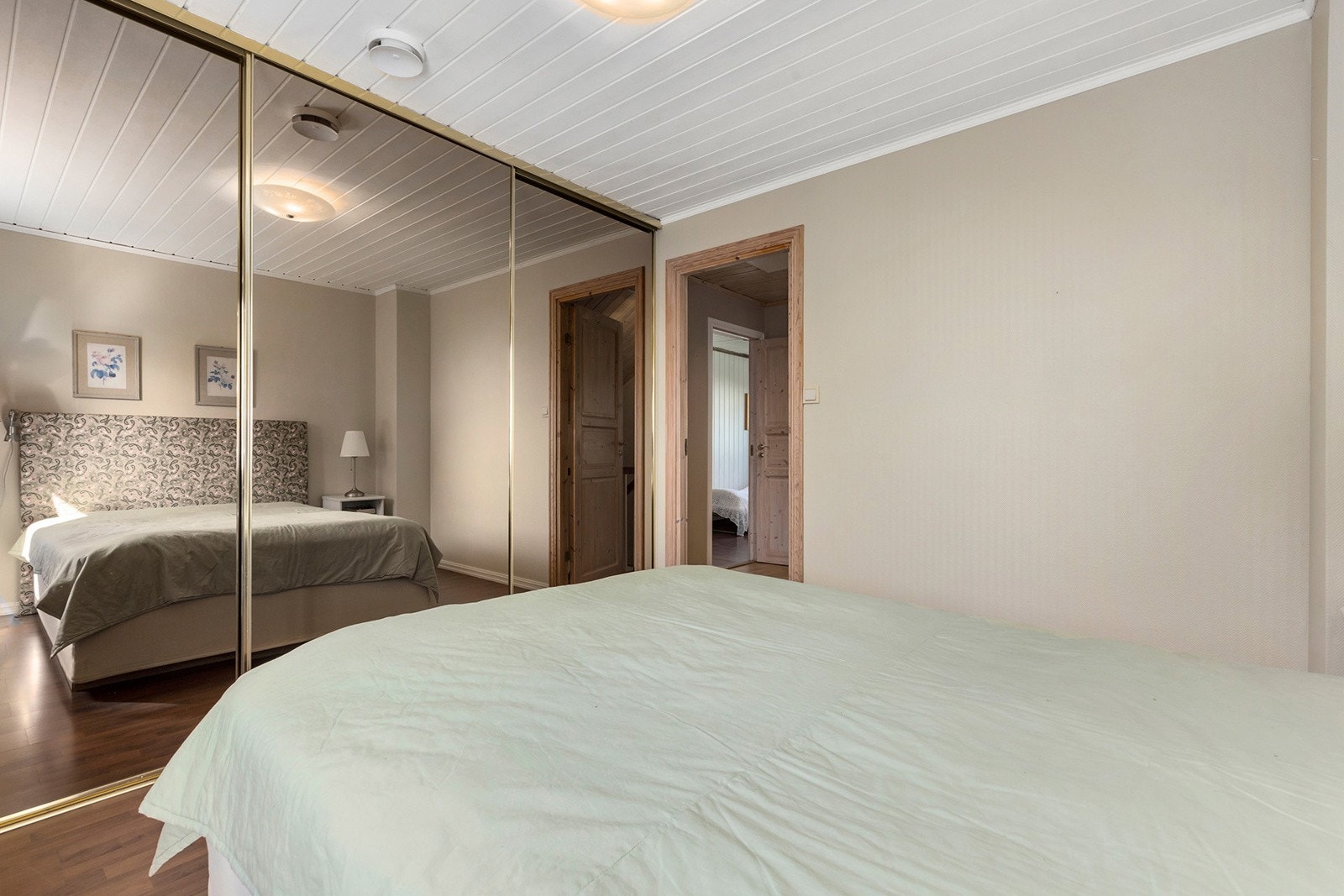 Soverom I med skyvedørsgarderobe Galleribilde