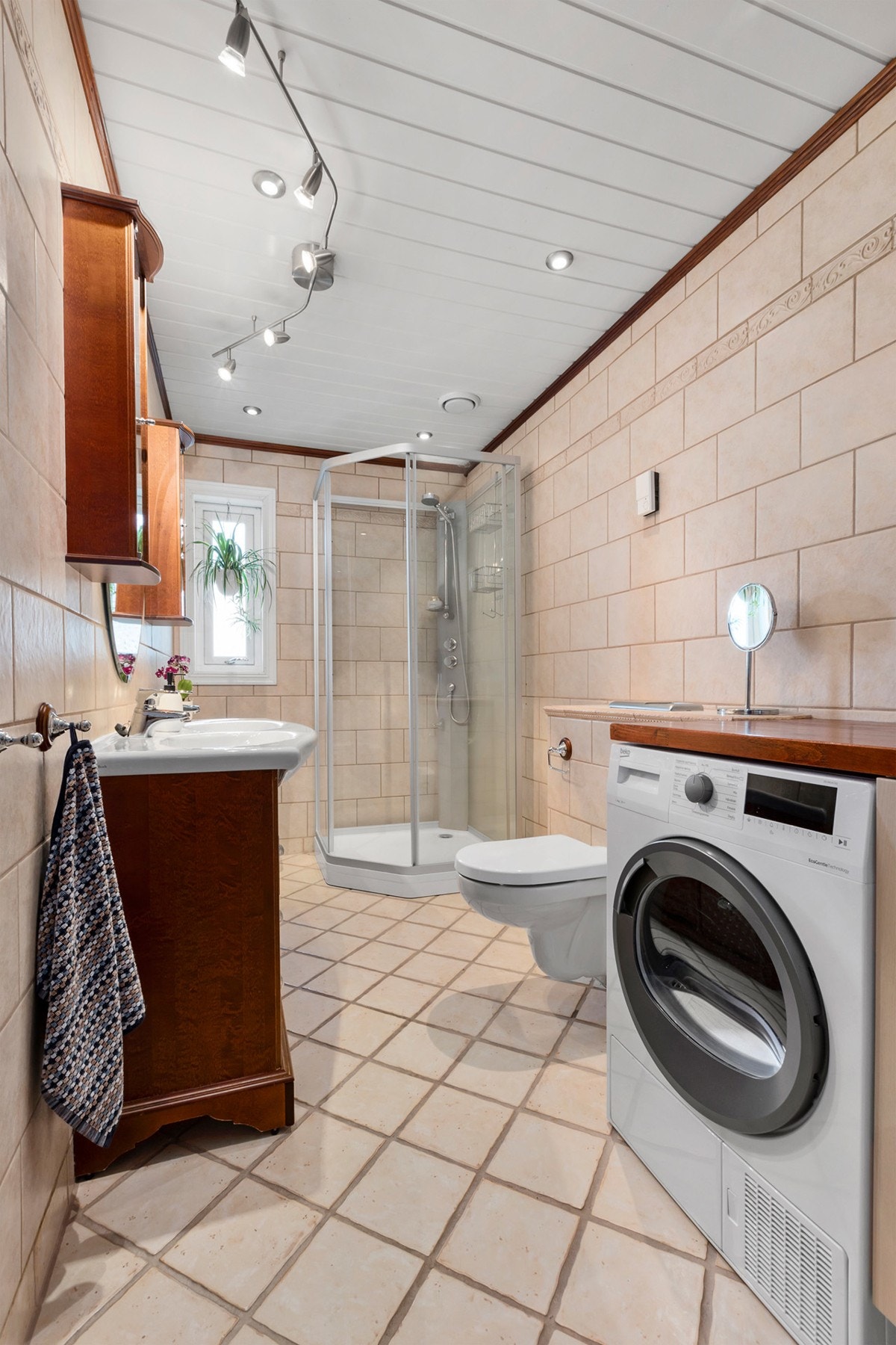 Flislagt bad med varmekabler Galleribilde