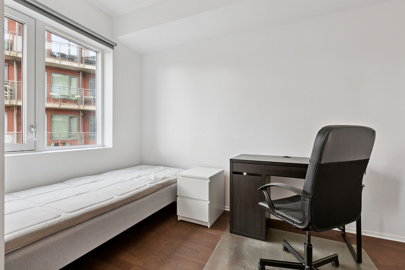 Soverommene er møblert med enkel møblering Galleribilde