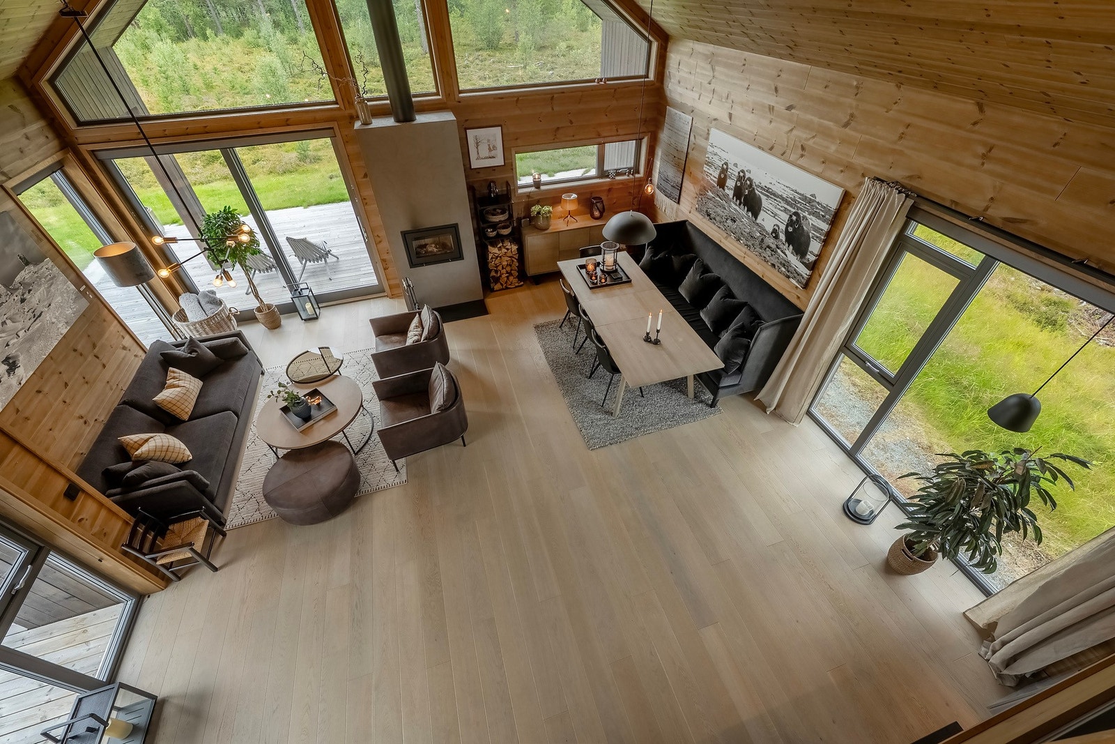 Den ypperlige planløsningen gir god plass til store møblement. Galleribilde