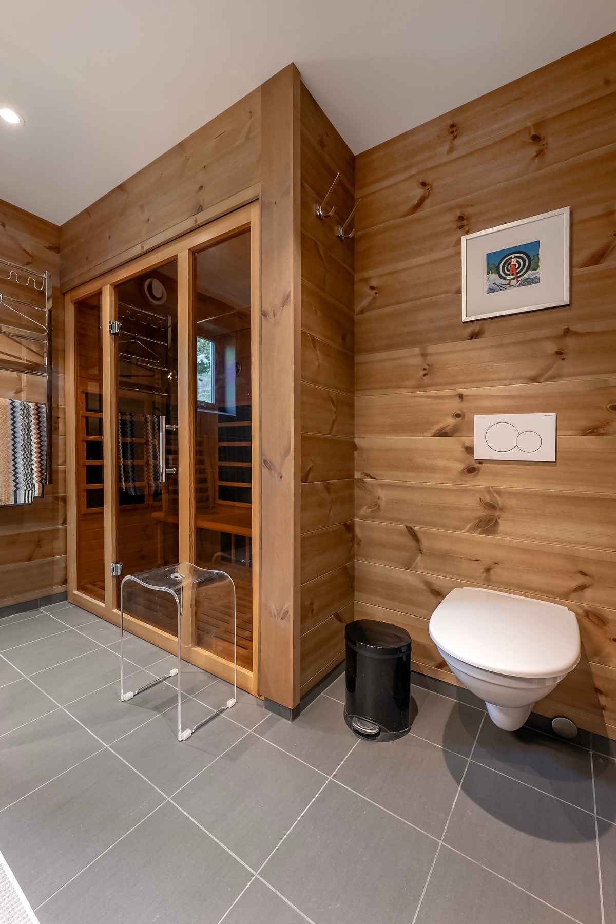 Badet er utstyrt med elektrisk avtrekksvifte. Galleribilde