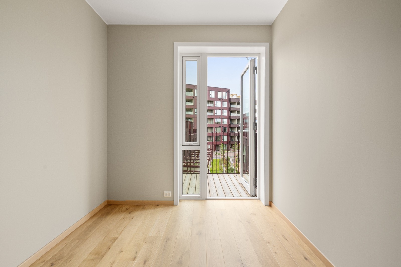 Soverommet i midten har utgang til en herlig øst-vendt balkong. Galleribilde