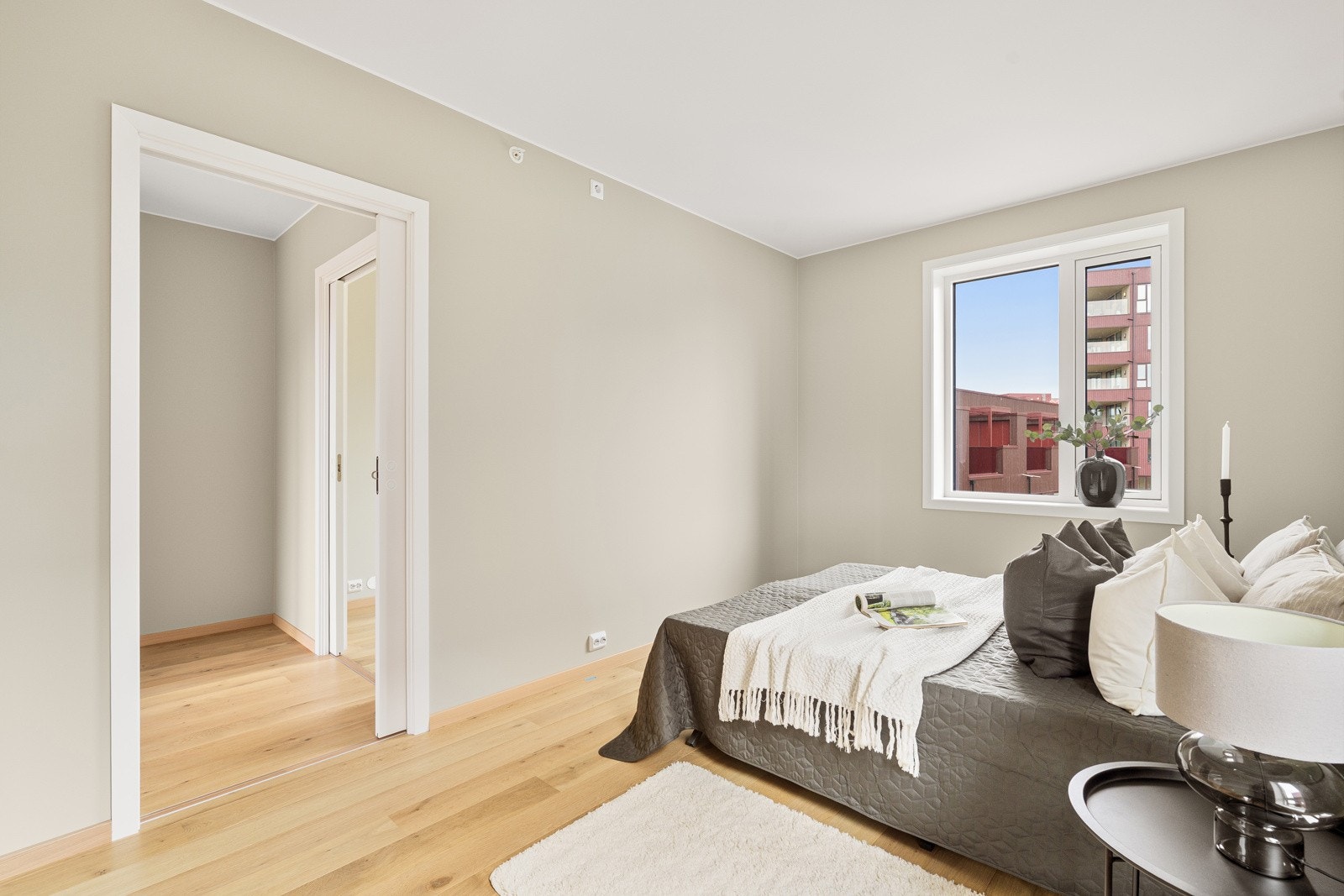 Dette rommet vil også fungere veldig fint som en ekstra tv-stue/ kontor om man ikke trenger alle soverommene. Galleribilde