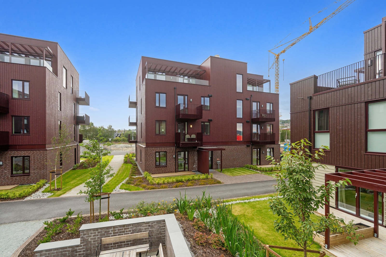 I Søstrene Hinna har du også tilgang til disse felles fasilitetene, to gjesterom som kan leies når du får besøk, hjemmekontor med møterom, takterrasse med sol og utsikt, selskapslokale med kjøkken. Galleribilde