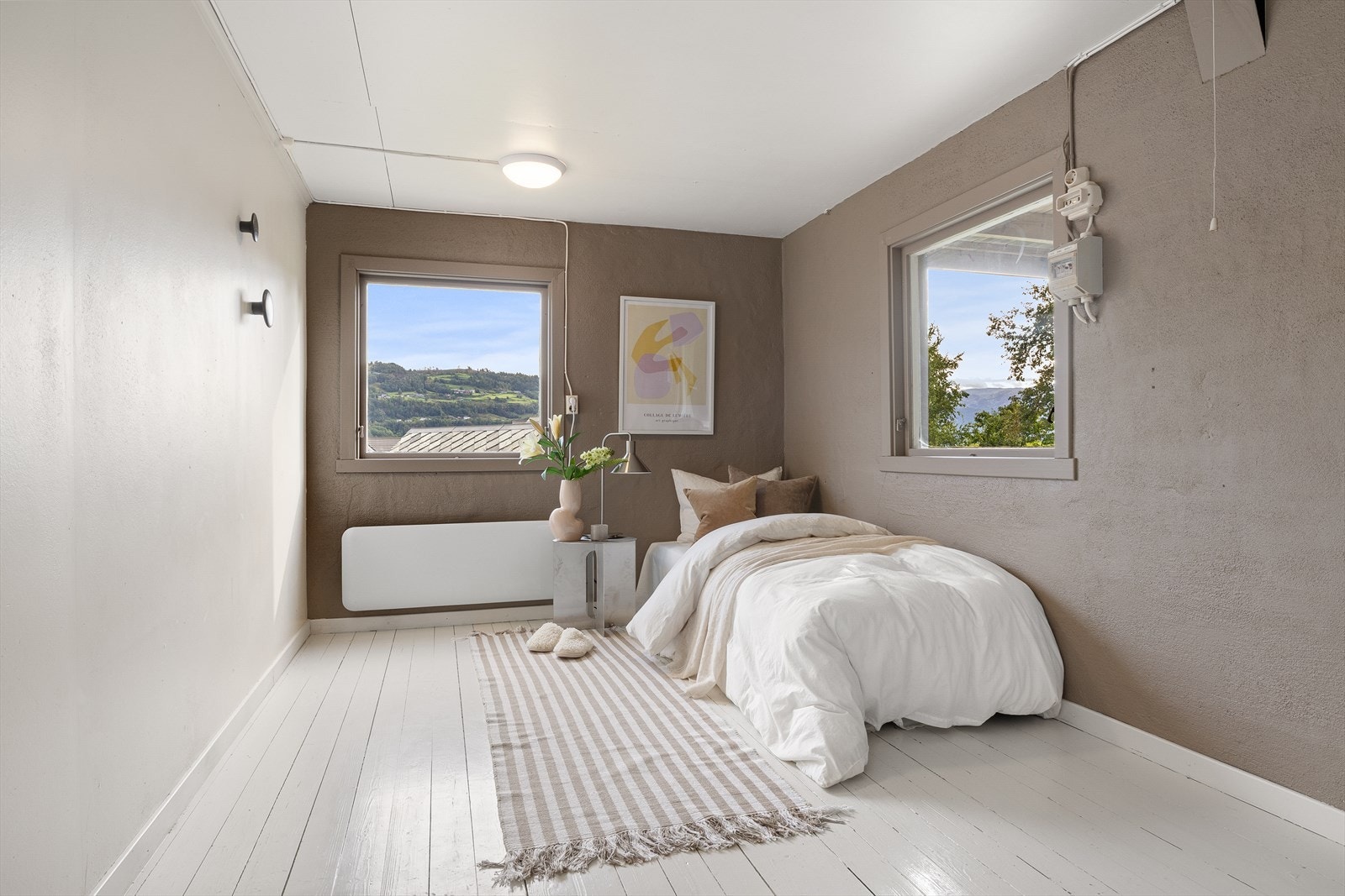 - Den ene boden er i dag innredet som soverom (ikke godkjent til varig opphold) - Galleribilde