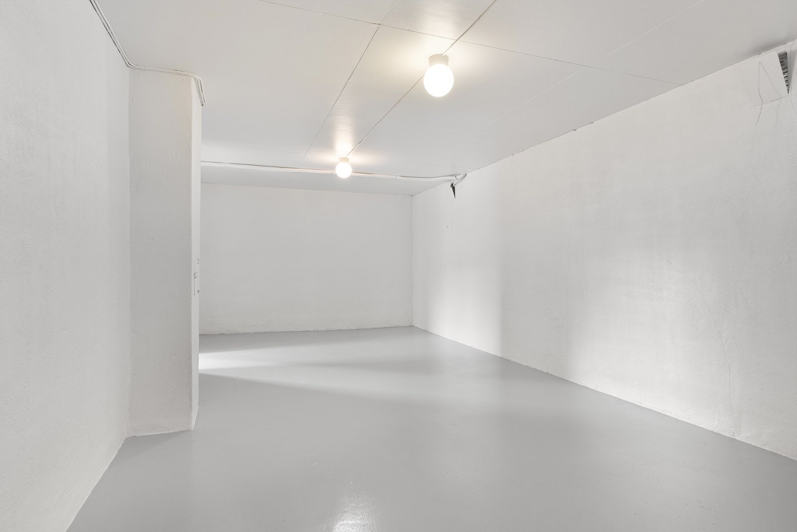 - Stor praktisk bod som kan innredes etter eget ønske - Galleribilde