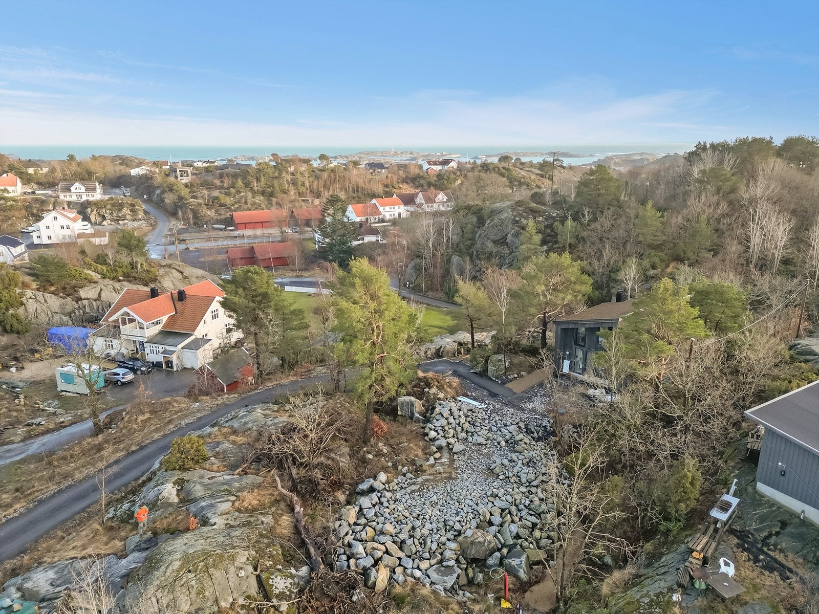 Tomten grovplanert/naturtomt som ligger høyt og fritt Galleribilde