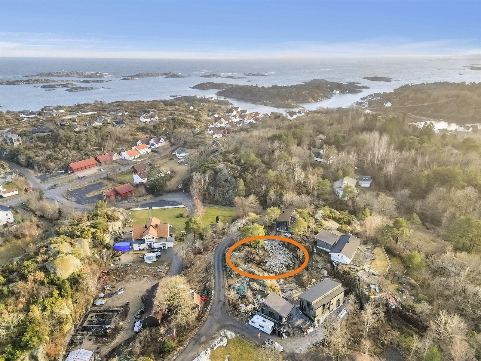 Velkommen til flott hyttetomt på Morgans vei 10 C! Oversikt over tomten (sirkel er for å markere tomten, se prospekt for reelle grenser) Galleribilde