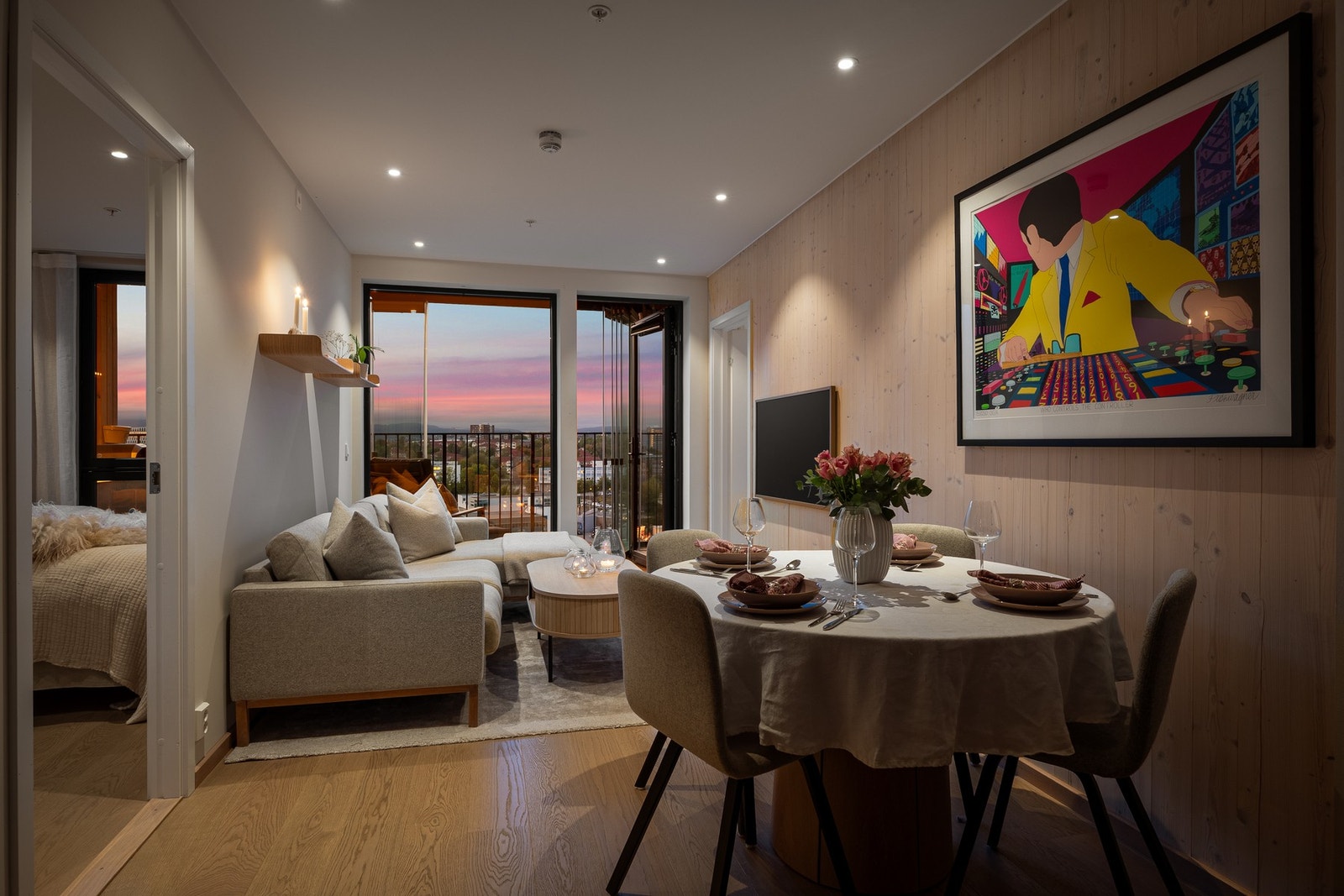 Bygget er nytt fra 2023 og var del av et miljøprosjekt med fokus på et kvalitetsrikt og langsiktig bomiljø. Galleribilde