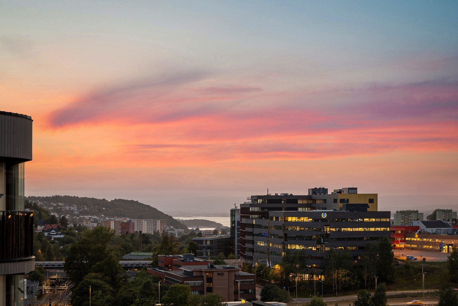 En strøken 3-romsleilighet med usjenert beliggenhet, god planløsning og fantastisk utsikt! Galleribilde