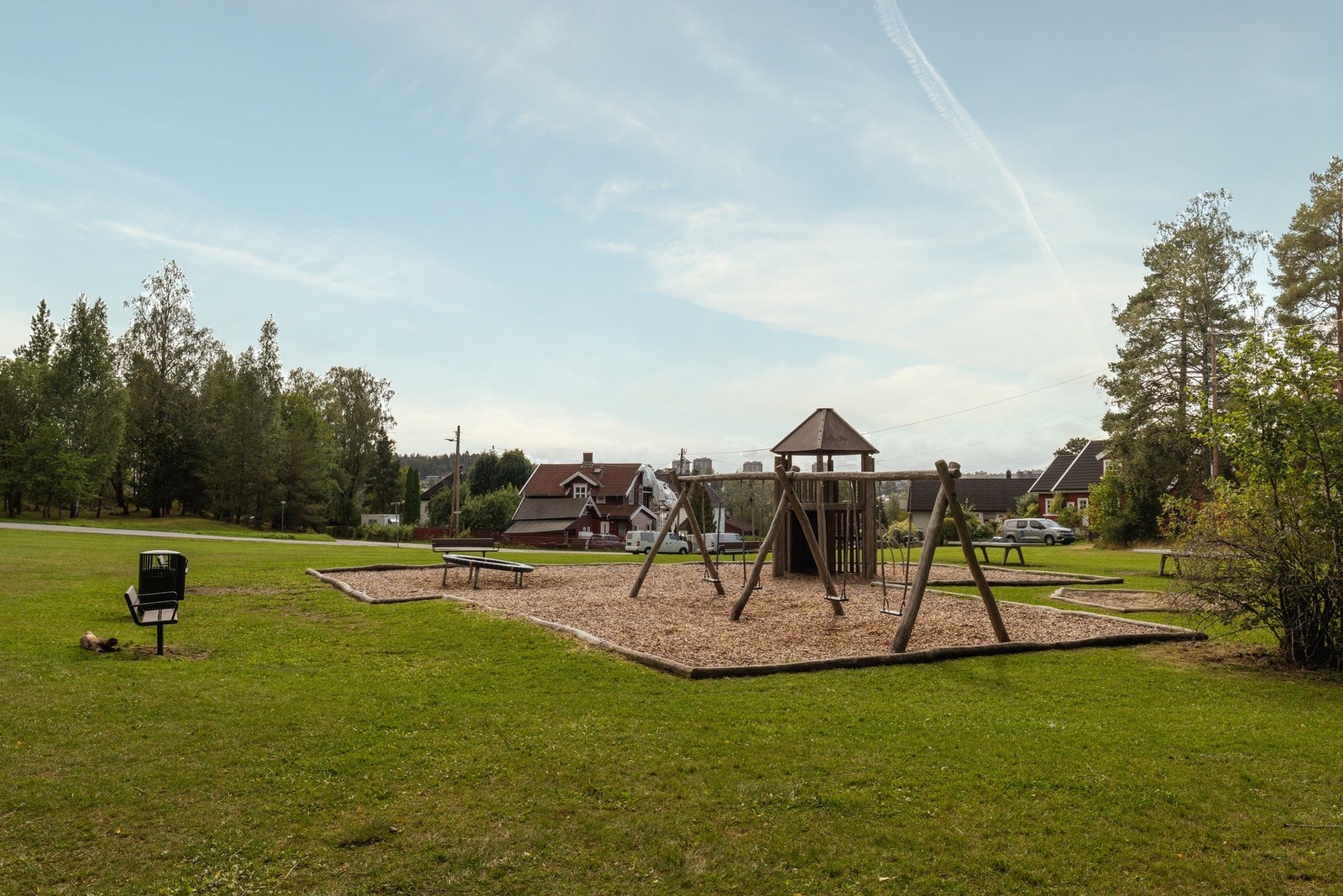 Parken har store, grønne gressletter, lekefasiliteter for barn og er et ypperlig turområde for både to- og firbente! Galleribilde