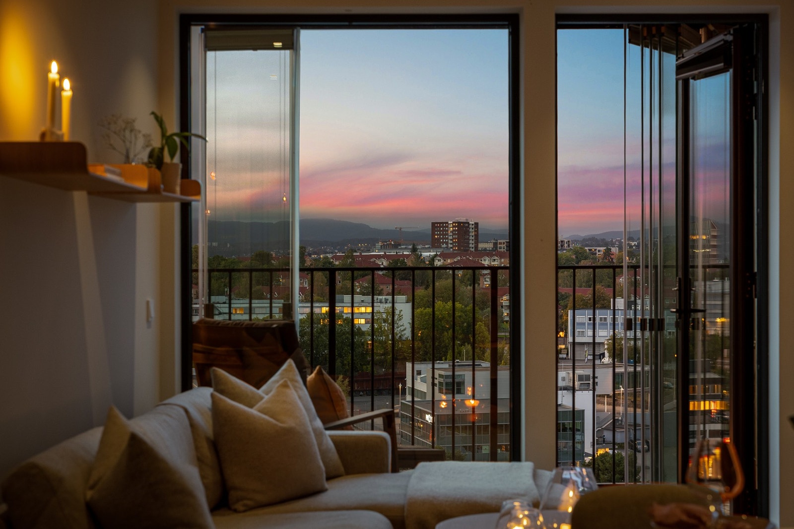 Velkommen til Fyrstikkbakken 14B - presentert av Synne Vang v. PrivatMegleren Komplett. Galleribilde