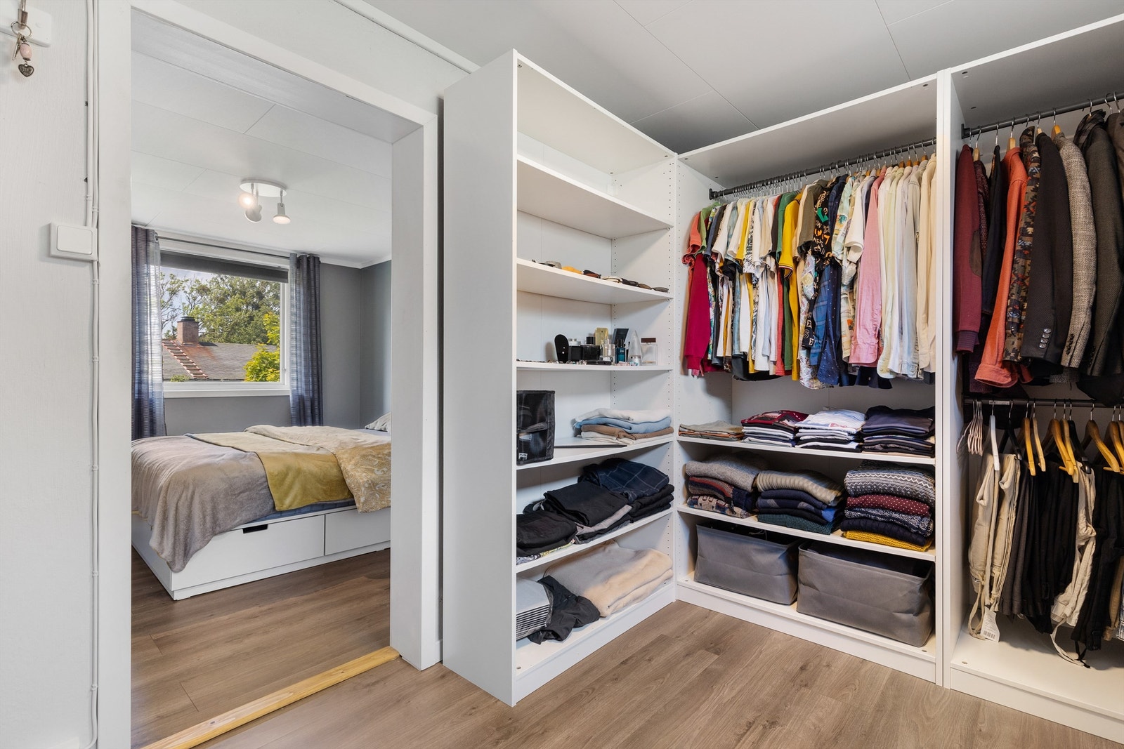 Fra bod/kontor mot sov 4/tv-stue i u.etg Galleribilde