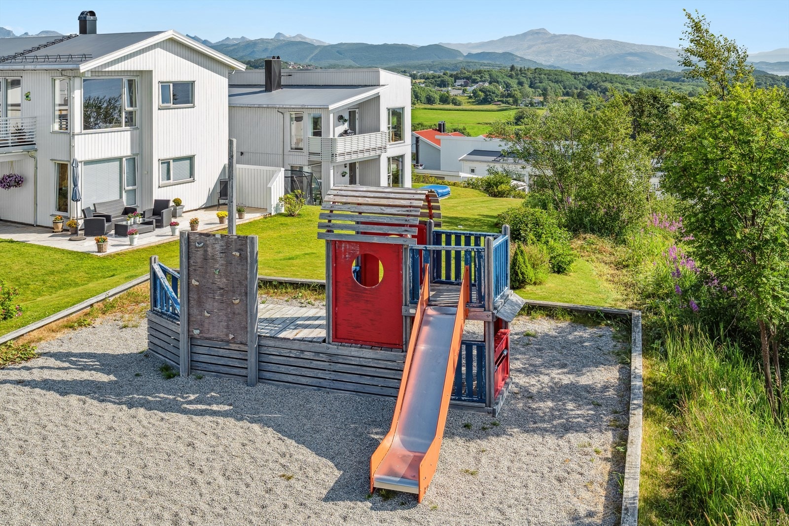 Like ved finner du en flott lekeplass som er felles for beboerne i området Galleribilde