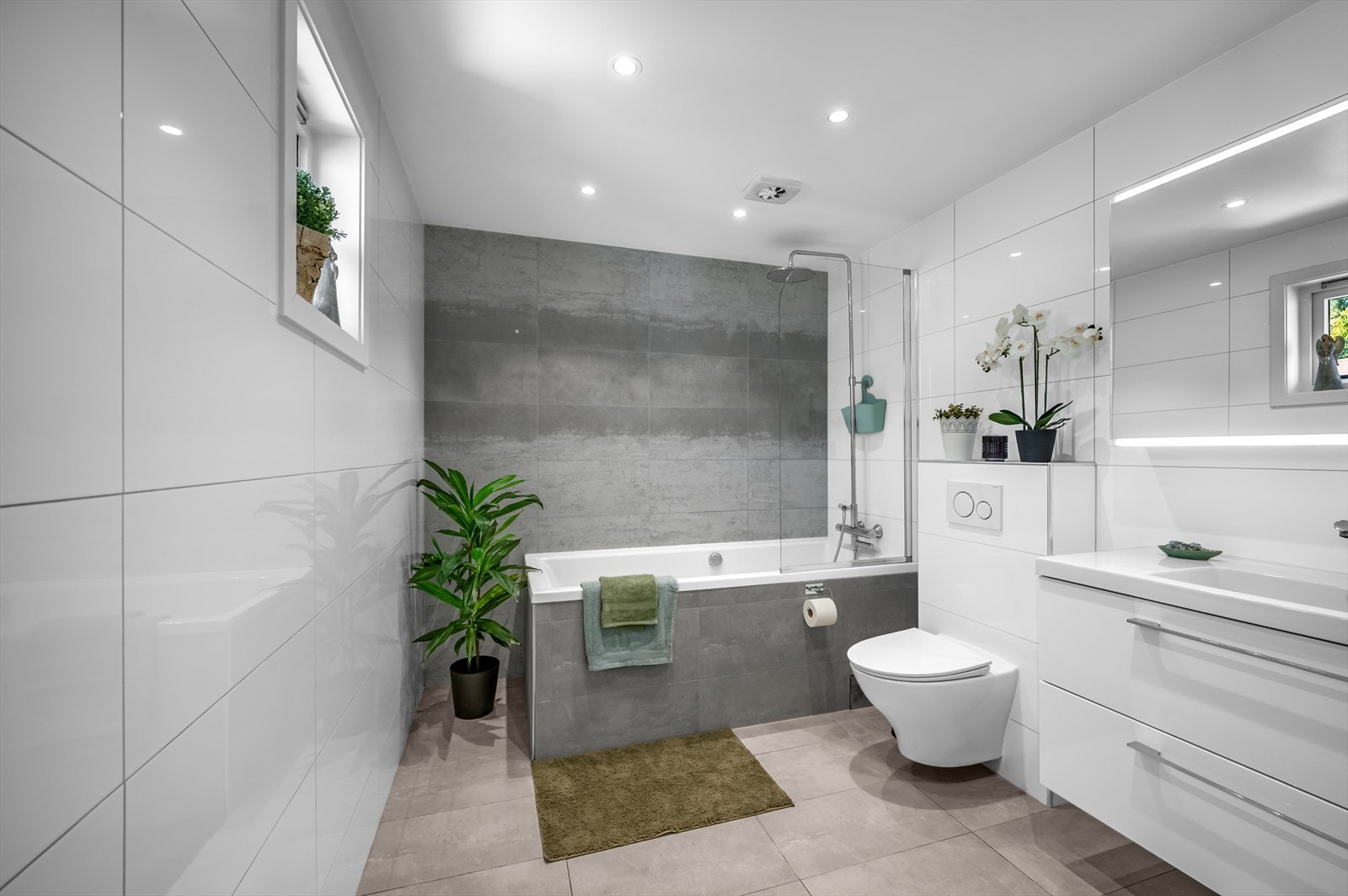 Boligen har et flott bad i 2.etasje. Galleribilde