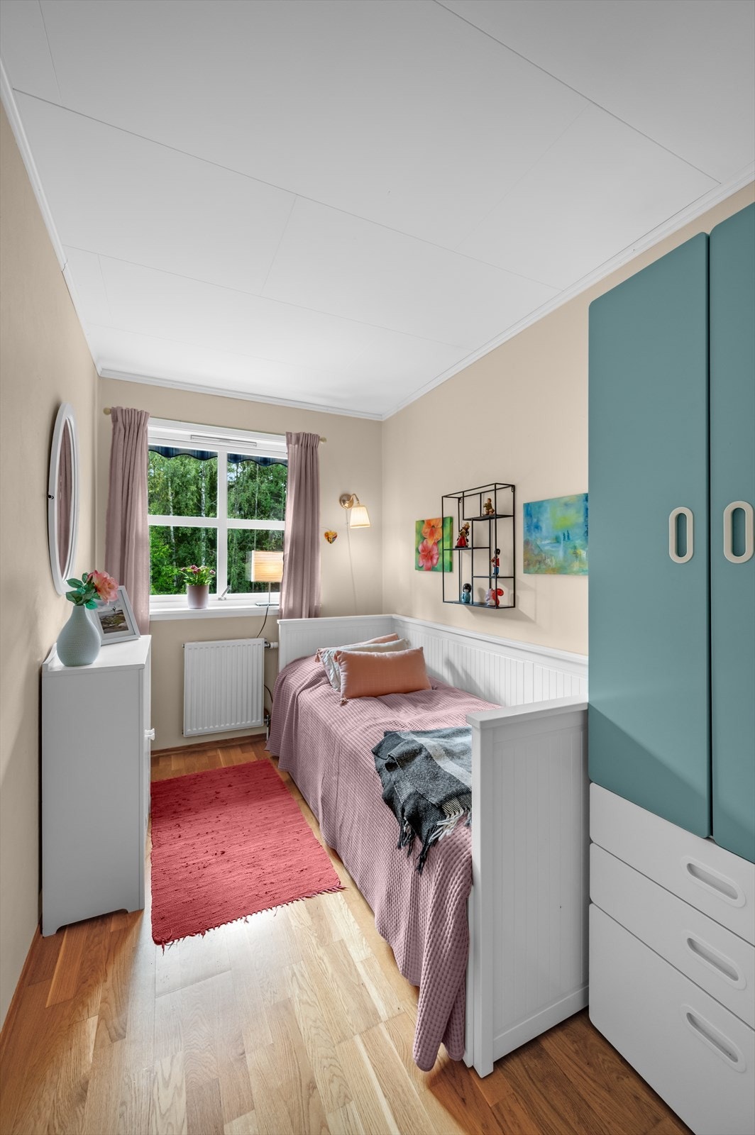 Soverom 3 som passer ypperlig som barnerom, gjesterom, eller kontor. Galleribilde