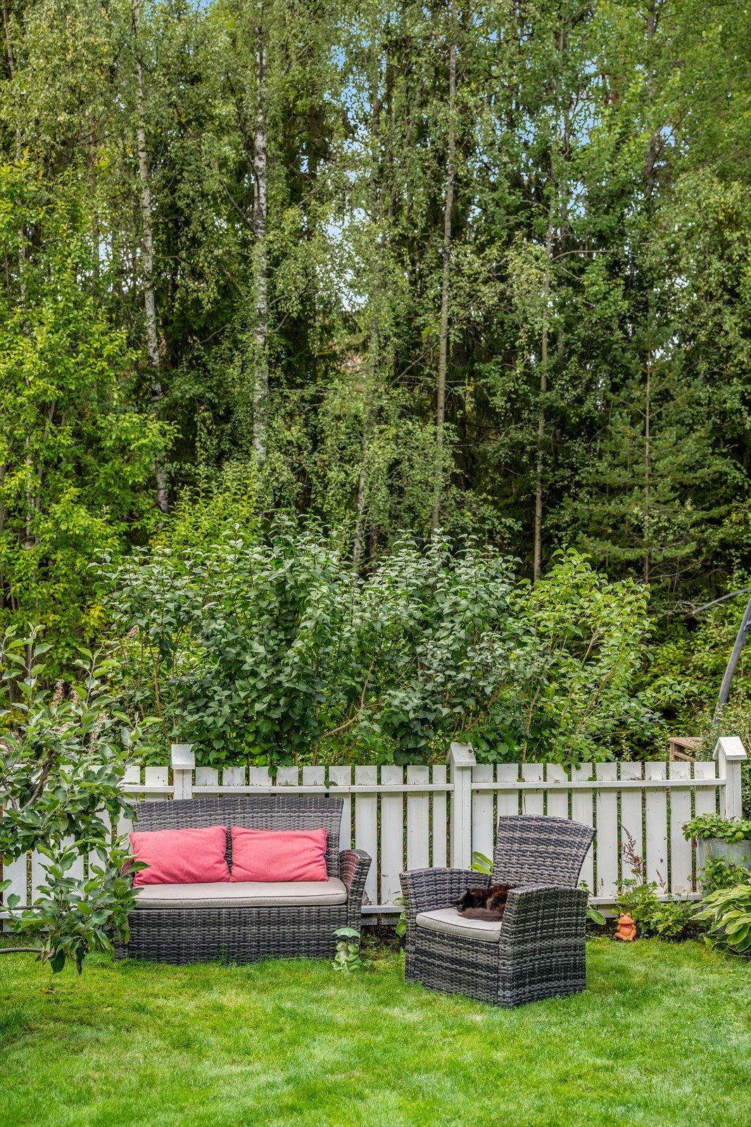 Om sommeren byr hagen ut til aktivitet for store og små. Galleribilde