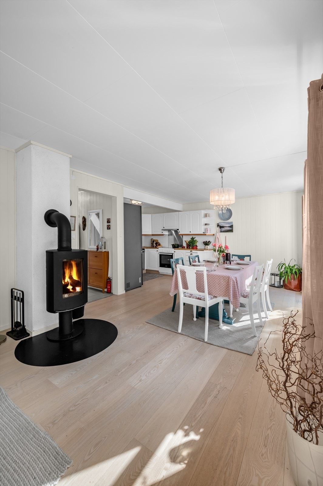 Flott peisovn gir god varme og hyggelig stemning kaldere høst- og vinterkvelder. Galleribilde