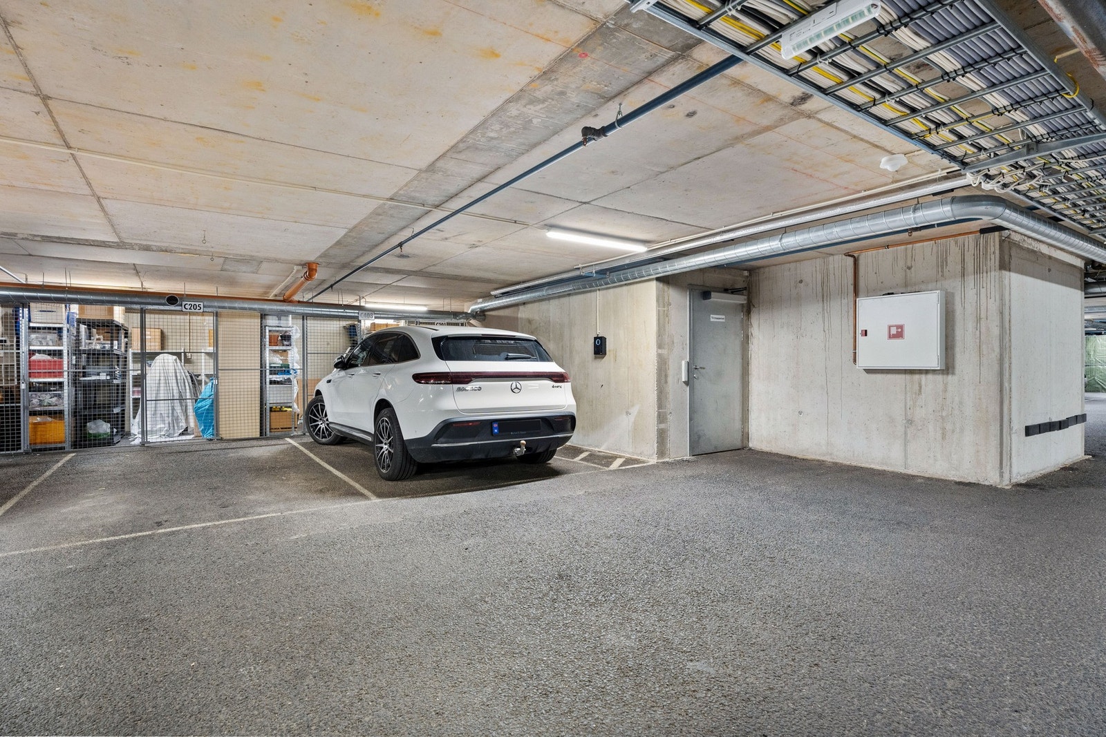 Det medfølger en parkeringsplass m/elbillader i felles garasjeanlegg Galleribilde