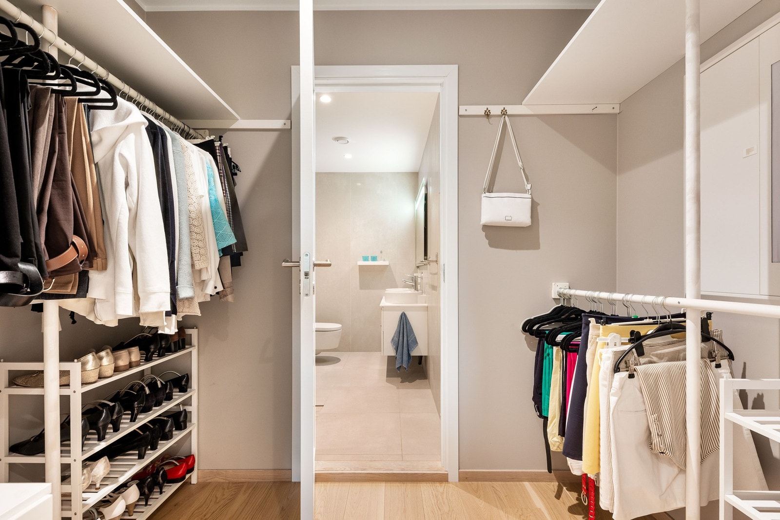 Walk-in-garderobe. Galleribilde