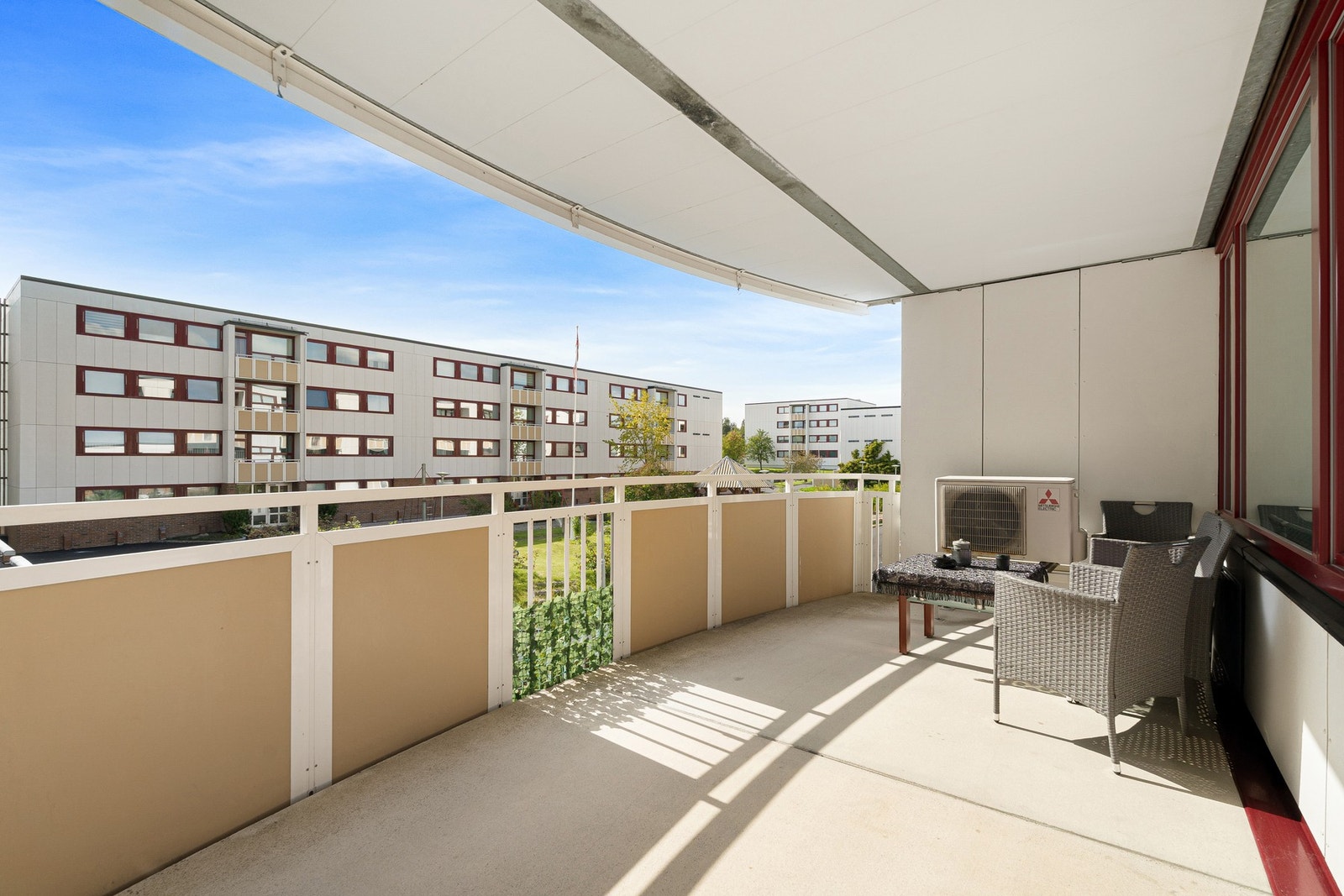 Verandaen er sydvendt og på 14 kvm. Galleribilde