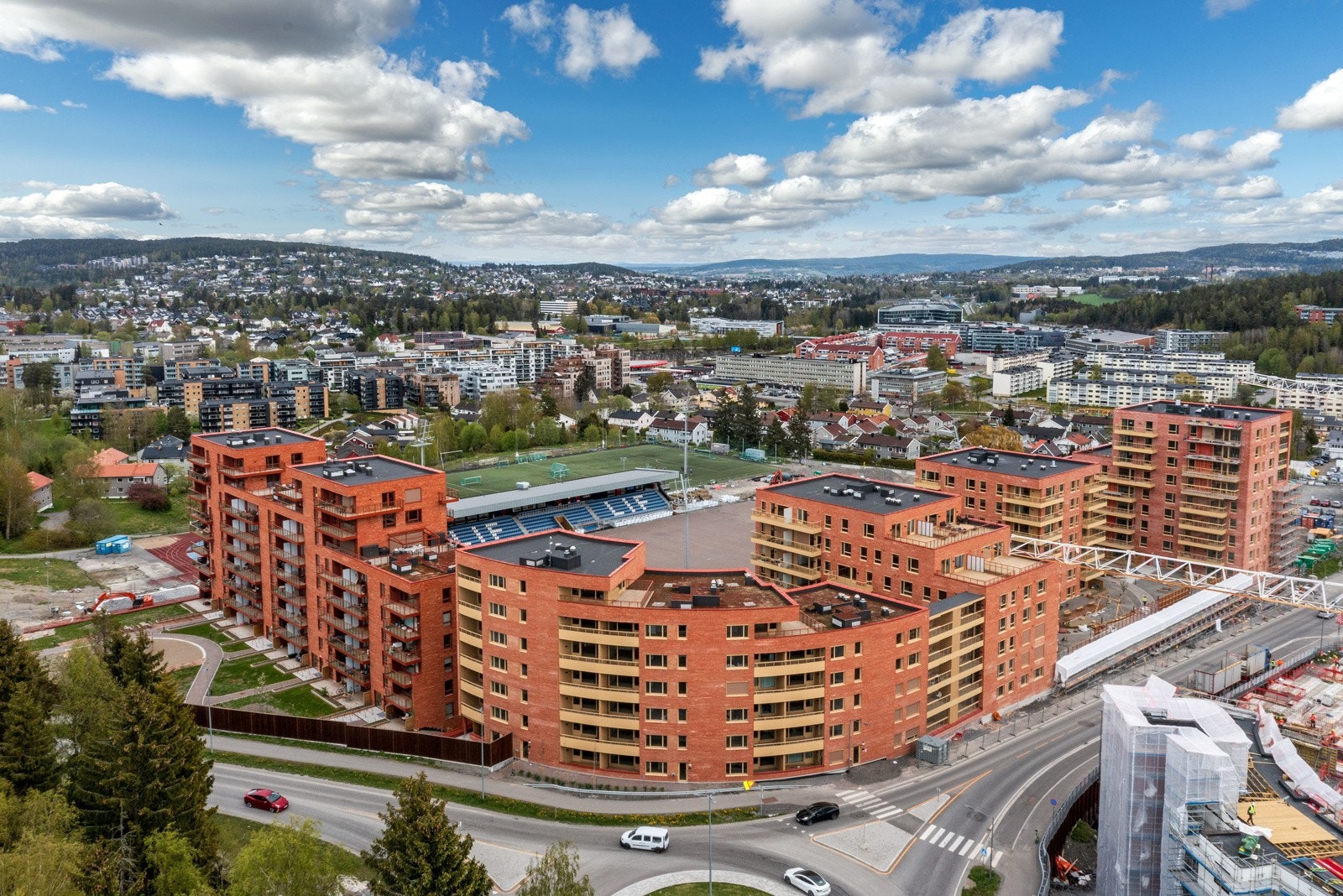 Mulighet for garasjeplass i lukket og oppvarmet anlegg. Ta kontakt med megler for mer informasjon. Galleribilde