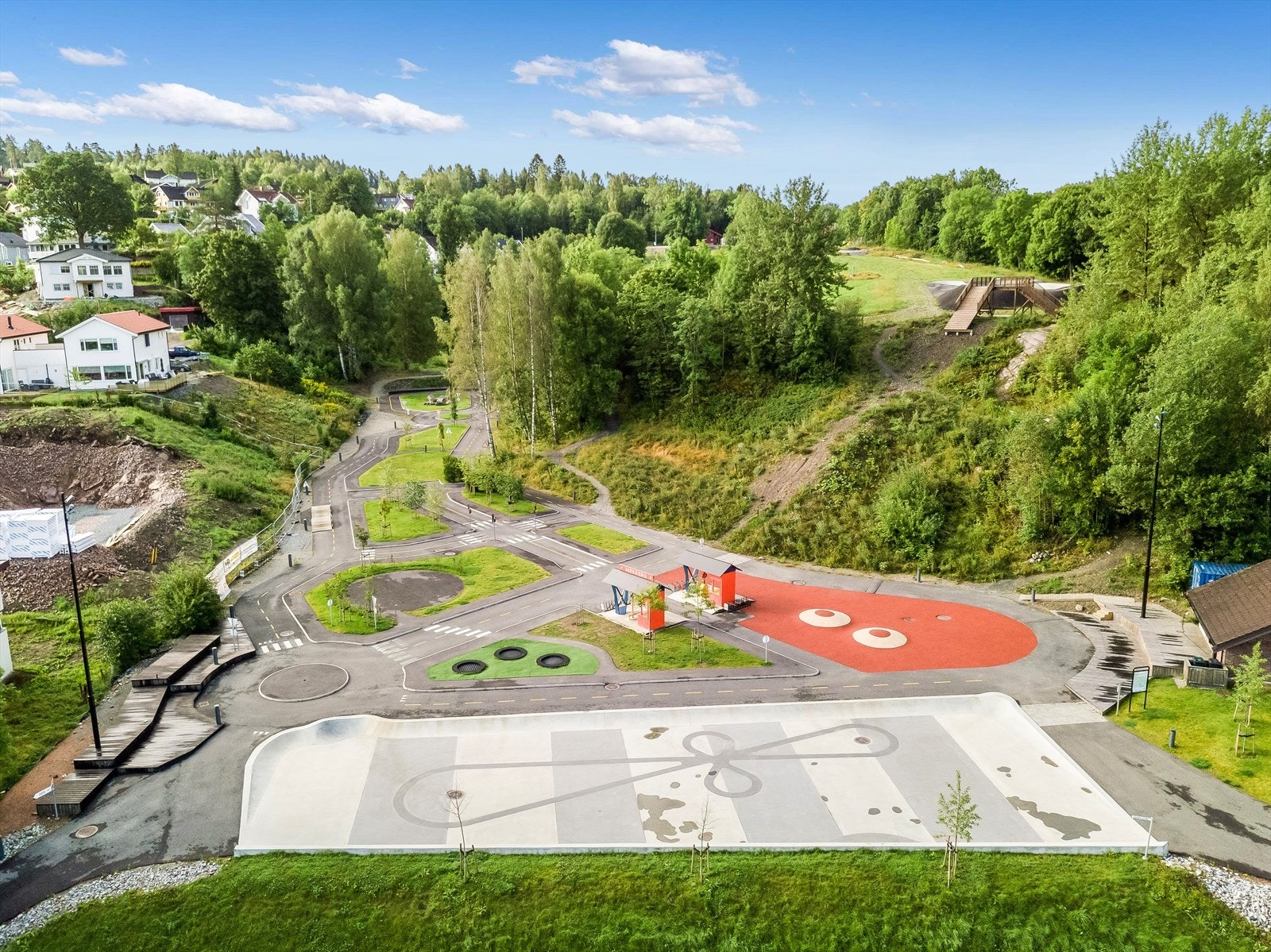Mellom Heggedal sentrum og Kloppedalen er den populære sykkelparken. Galleribilde