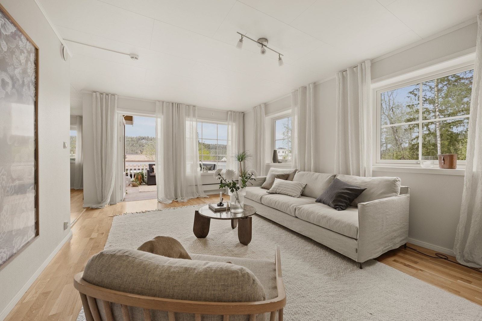 Velkommen til Rødsgrenda 38, presentert av Hege Jøldal i Nordvik Asker. Galleribilde