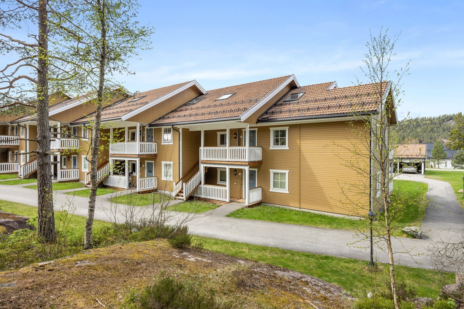 Leiligheten ligger på enden av bygget i de to øverste etasjene og har adkomst via eget inngangsparti. Galleribilde