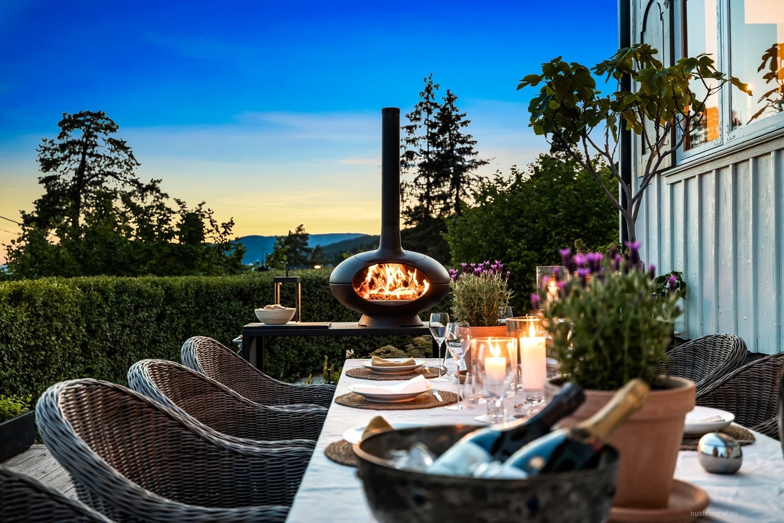 Her ligger alt til rette for flotte sommerdager- og kvelder med herlig utsikt og gode solforhold. Galleribilde