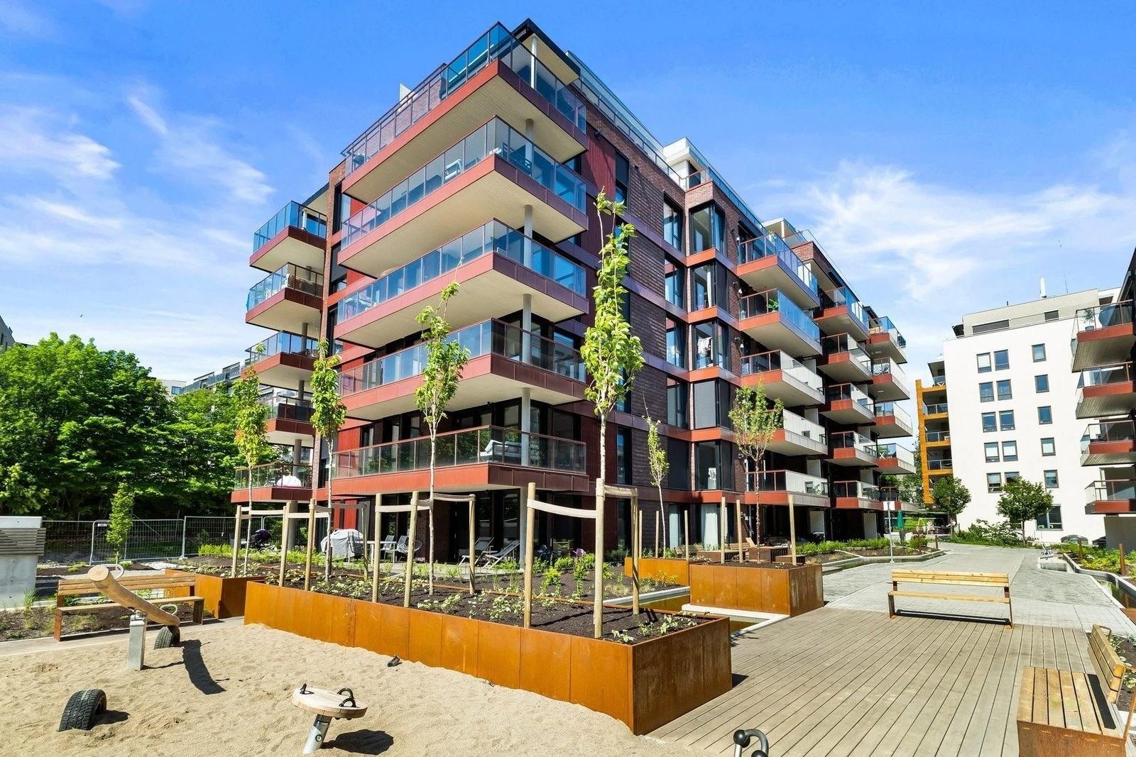 Gården sett fra lekeplass. Galleribilde