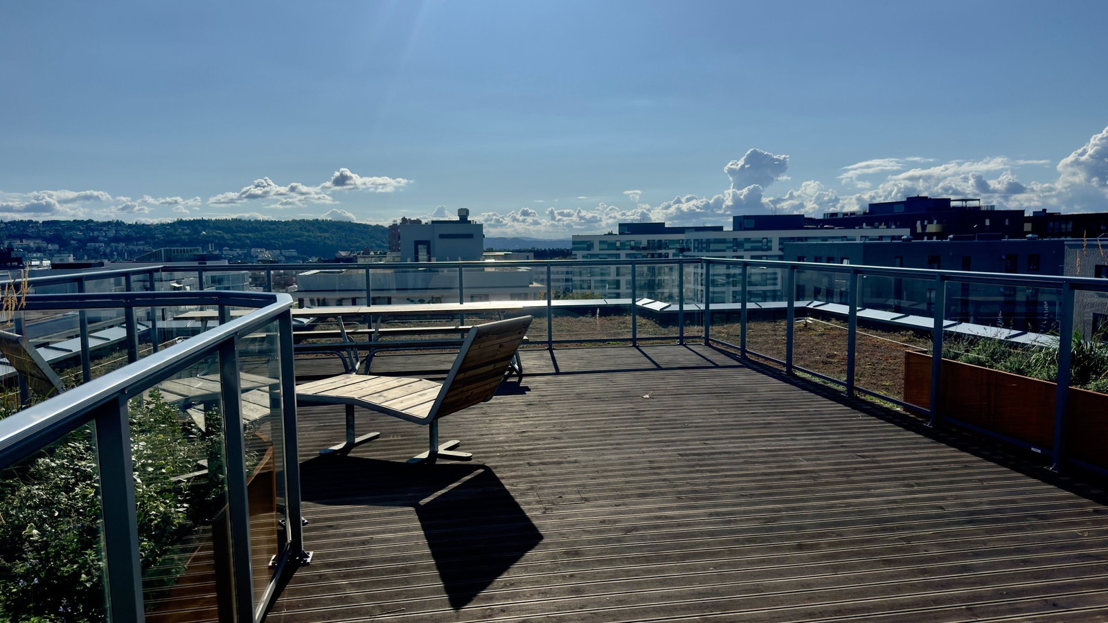 Flott takterrasse med gode sol forhold og fantastisk utsikt. Galleribilde