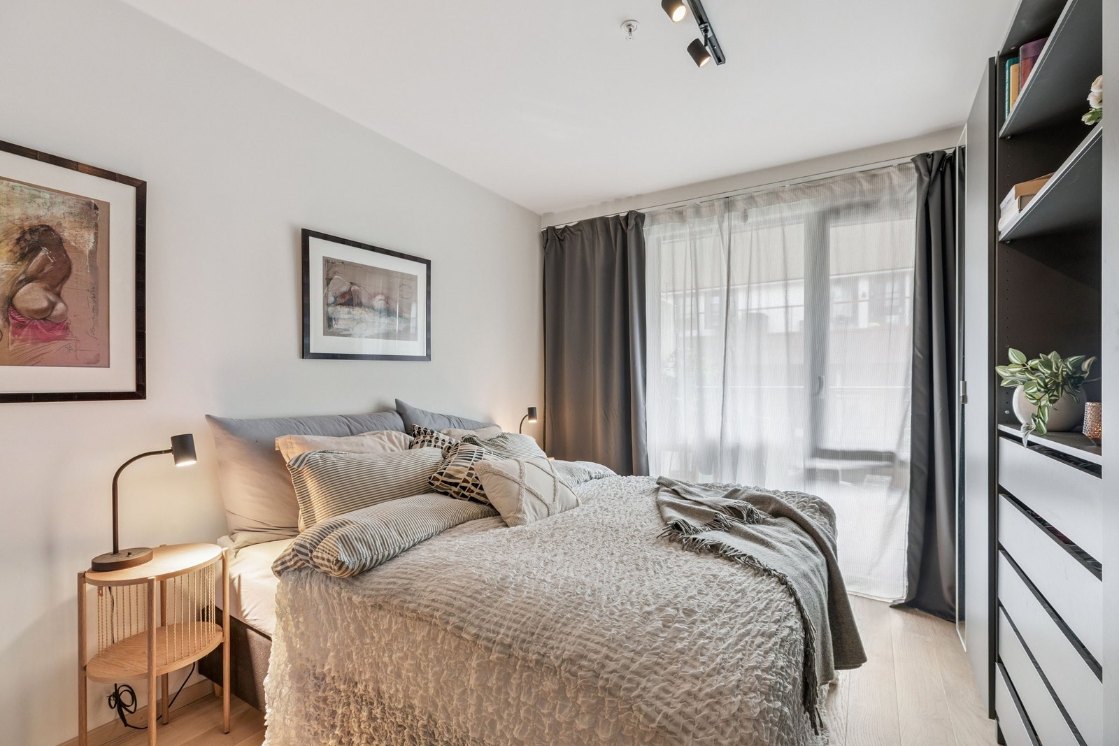 Hovedsoverom med masser av skapplass 12,8 kvm. Galleribilde