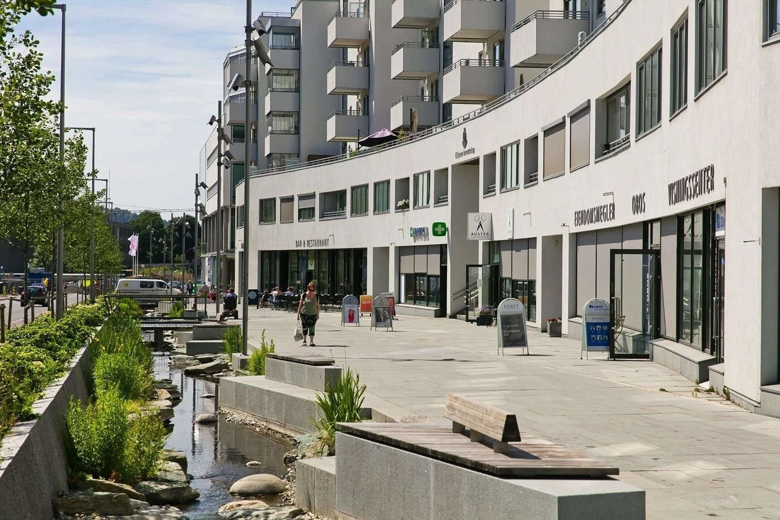 Rik tilgang til de fleste butikker noen små minutter unna. Galleribilde