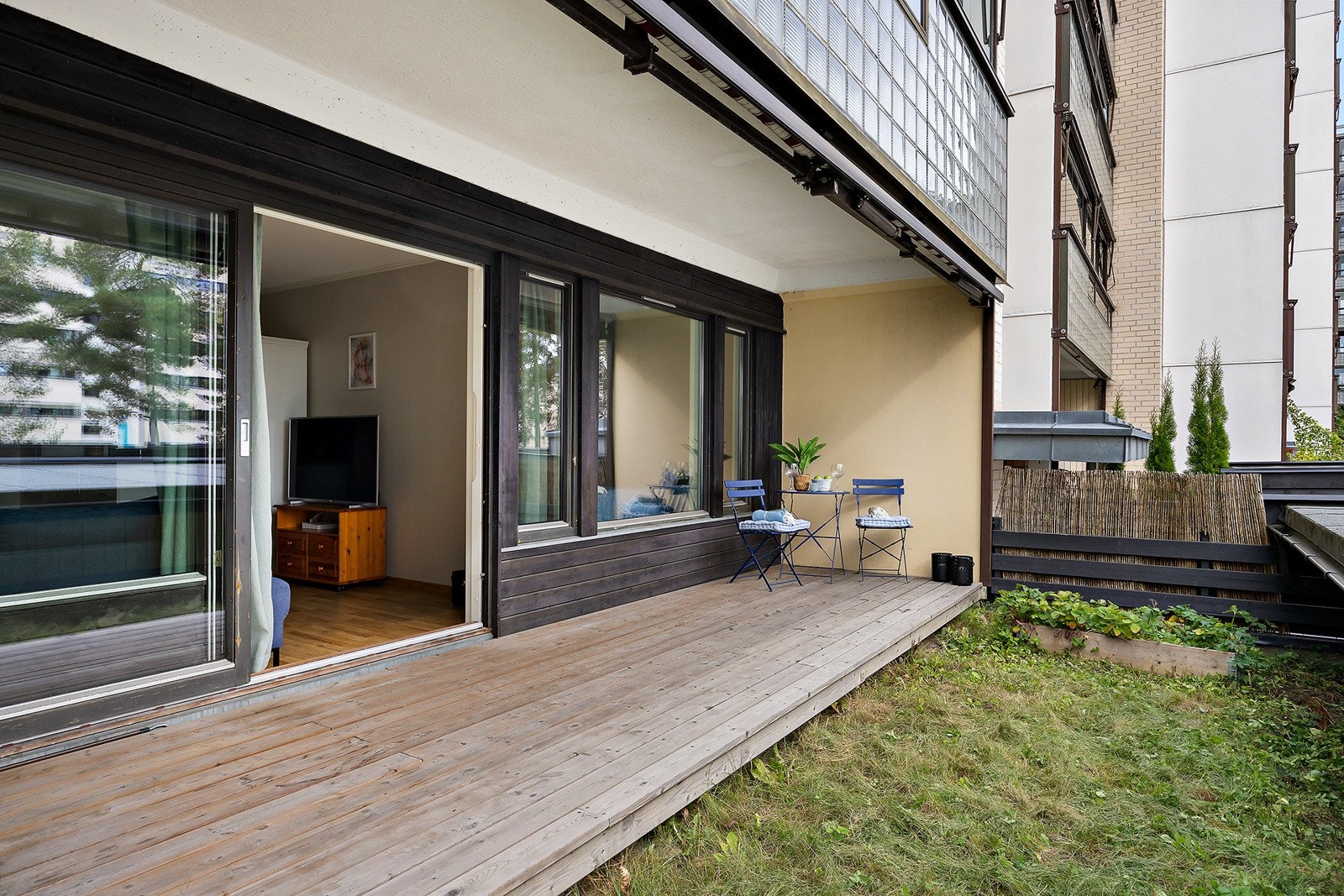 Fra stuen er det adkomst til sydvendt markterrasse Galleribilde