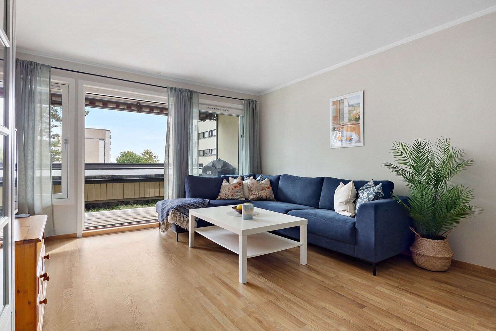 Velkommen til Ravnkollbakken 20! Pressantert av Birgitte Græsholt. Galleribilde