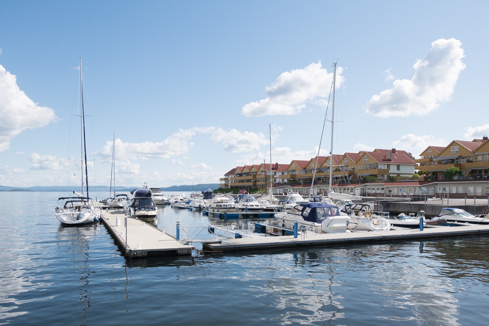 Brygga i Slemmestad sentrum. Herfra går det båt inn til Aker Brygge. Galleribilde