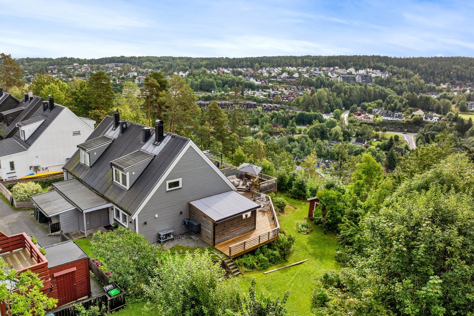 Boliger ligger i både nederste rekke og på enden slik at hagen og terrassen blir helt usjenert. Galleribilde