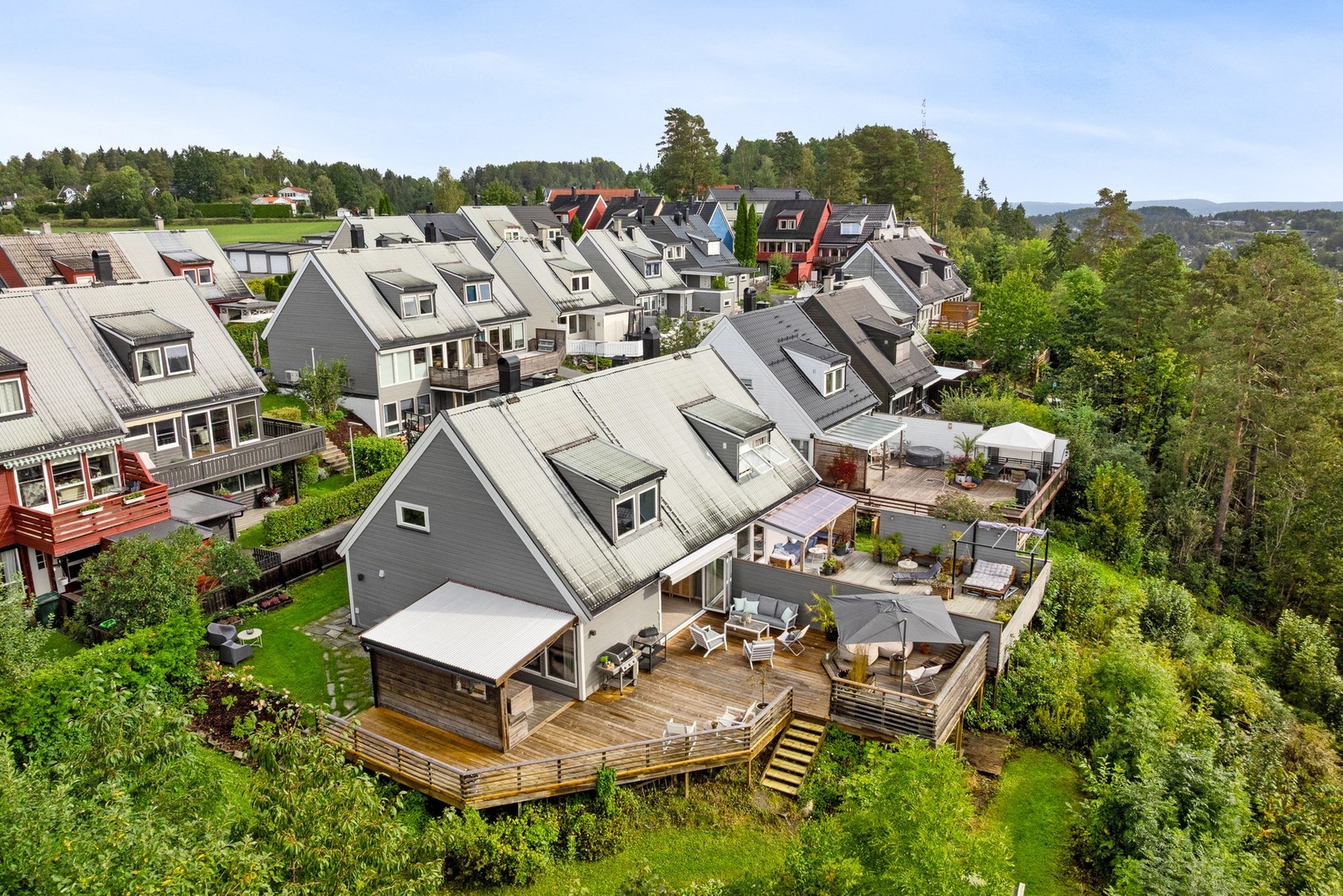 Boligen har meget god intern beliggenhet helt nederst på feltet. Galleribilde