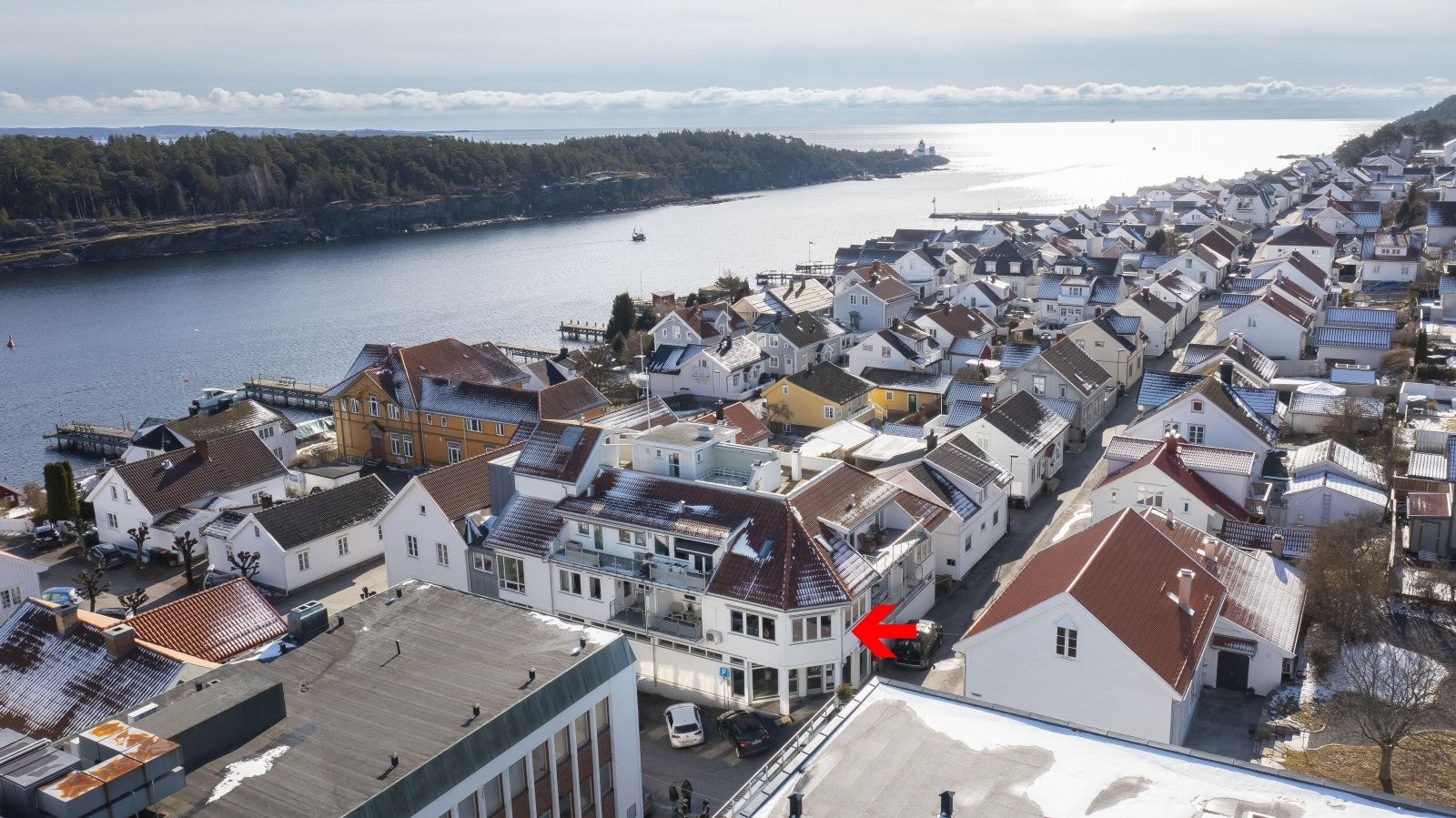 Meglerhuset Telemark v/ Eiendomsmegler MNEF Per Arne Helland har gleden av å presentere denne flotte og velholdte leiligheten ? en perfekt bolig for deg som ønsker en komfortabel og lettstelt hverdag i sjarmerende Langesund Galleribilde