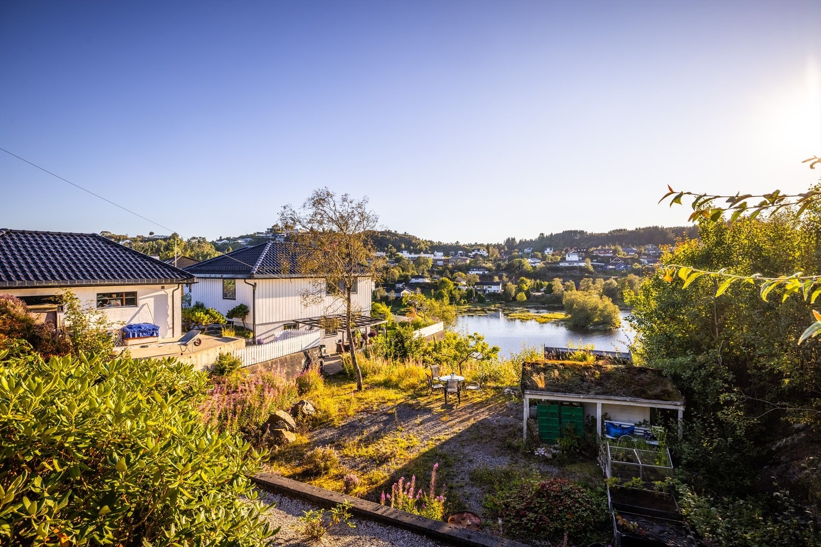 Her kan du bosette deg sentralt til på Straume, med blant annet kort vei til det en skulle trenge. Galleribilde