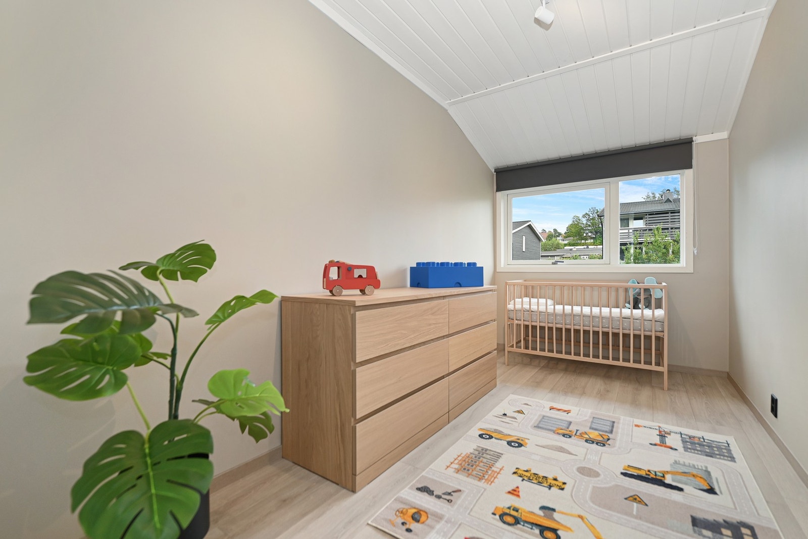 Boligen har tre romslige soverom i 2. etasje. Galleribilde