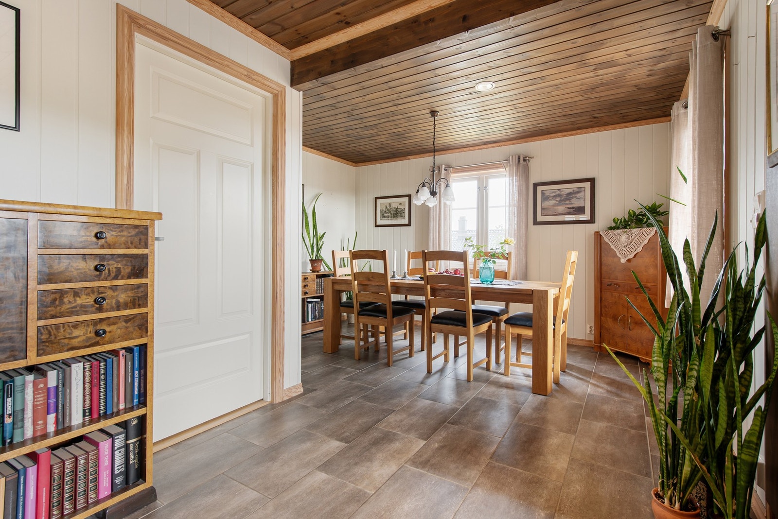 God spiseplass på kjøkkenet. Galleribilde