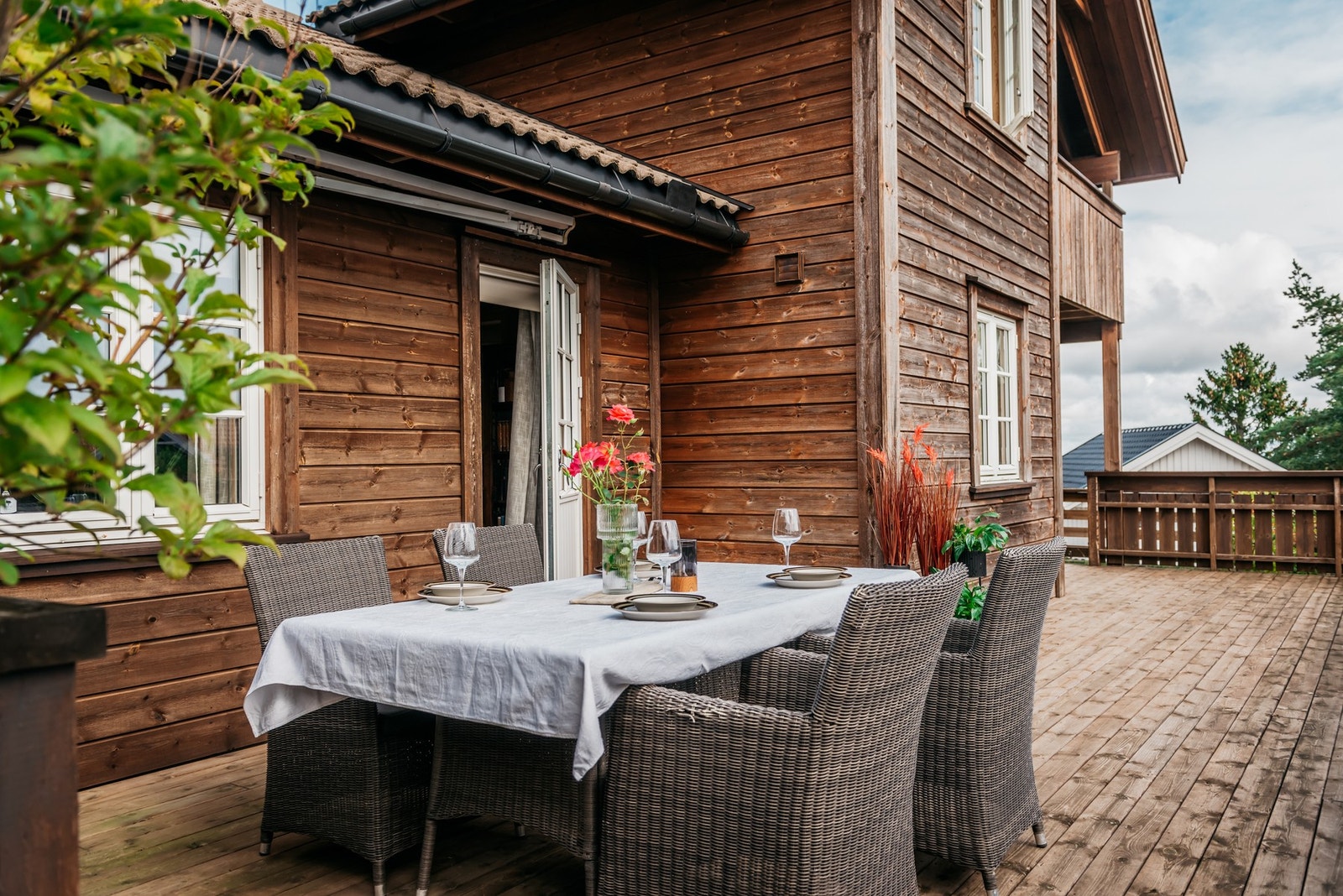 Stor og deilig terrasse med gode solforhold. Galleribilde