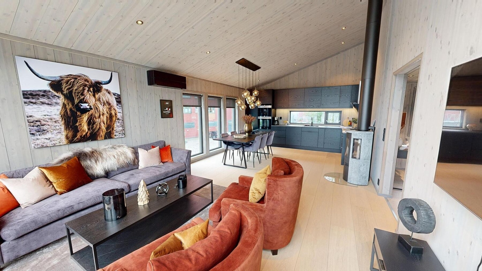 Dette og påfølgende bilder av samme hytte som vist og beskrevet i prospekt her. Hytta står på Hellerudsletta og kan oppleves der. Galleribilde