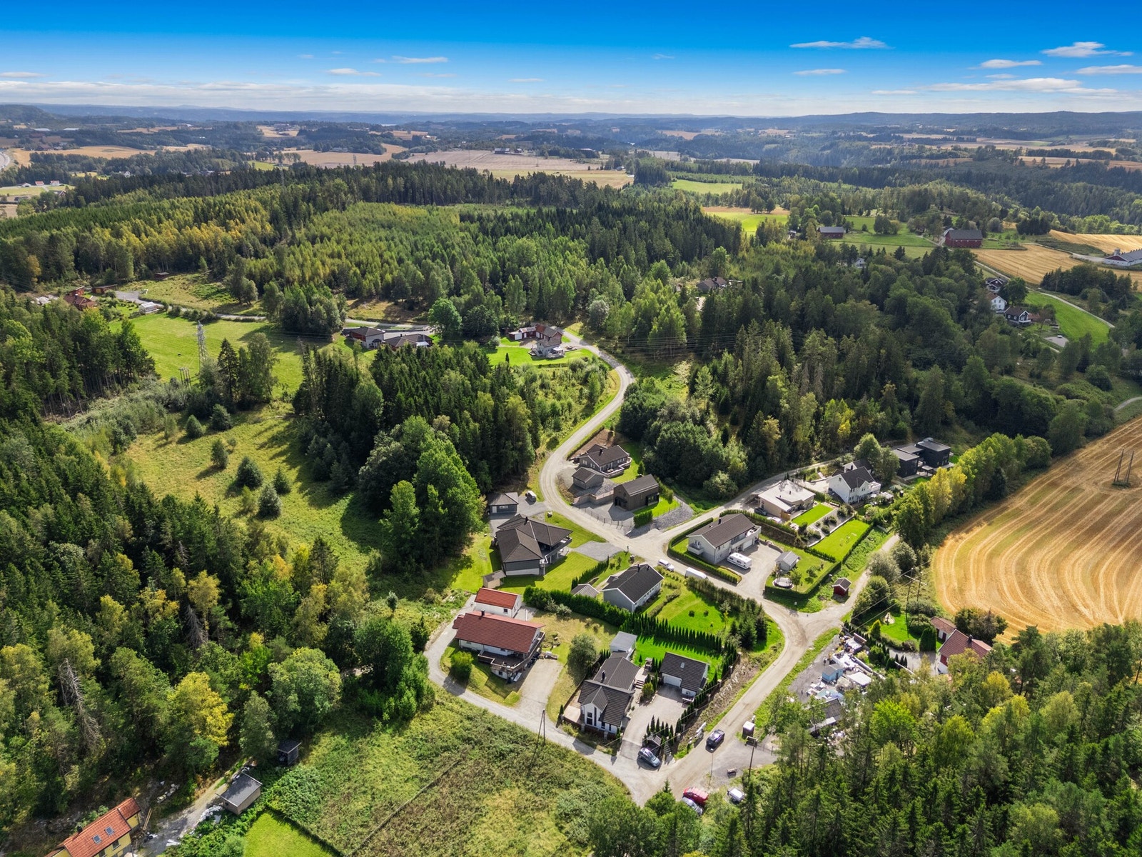 Fra eiendommen er det skolebussordning til Rom barneskole. Galleribilde